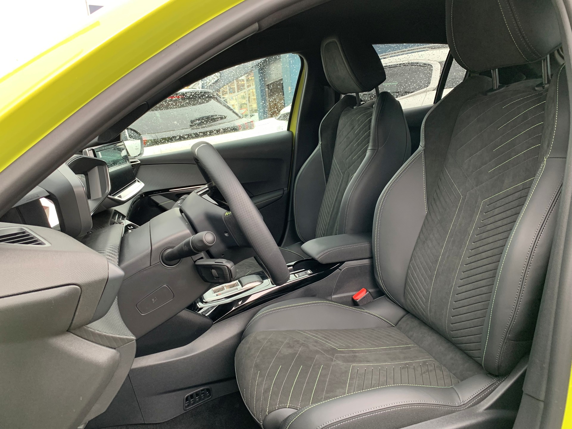PEUGEOT 208 1.2 MHEV 145 GT - 4