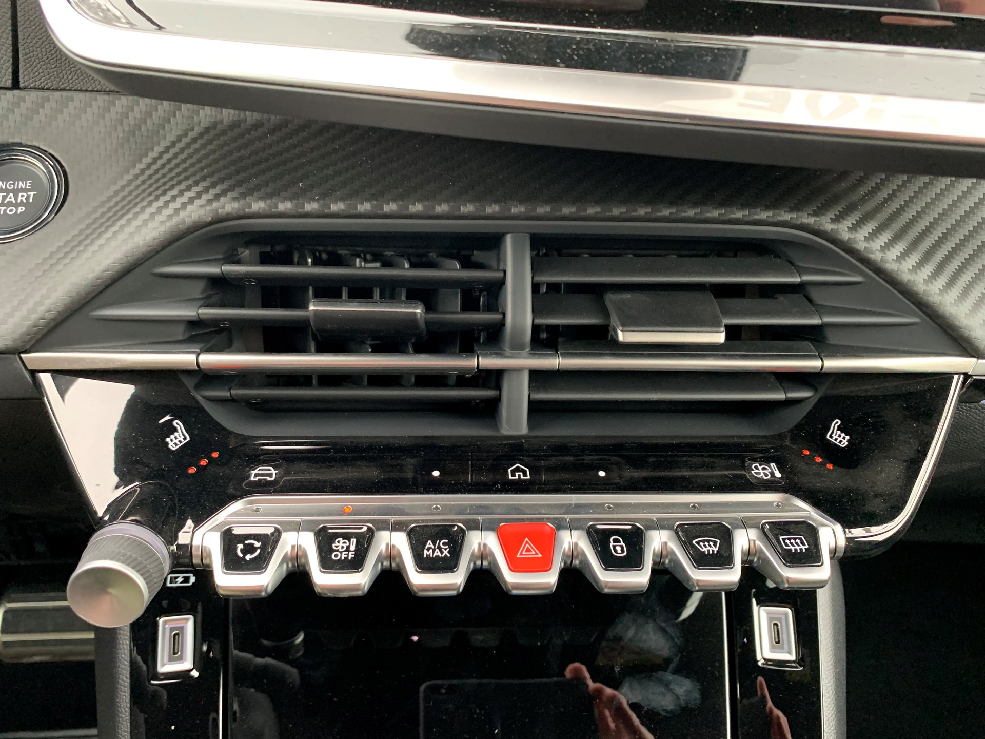 PEUGEOT 208 1.2 MHEV 145 GT - 11