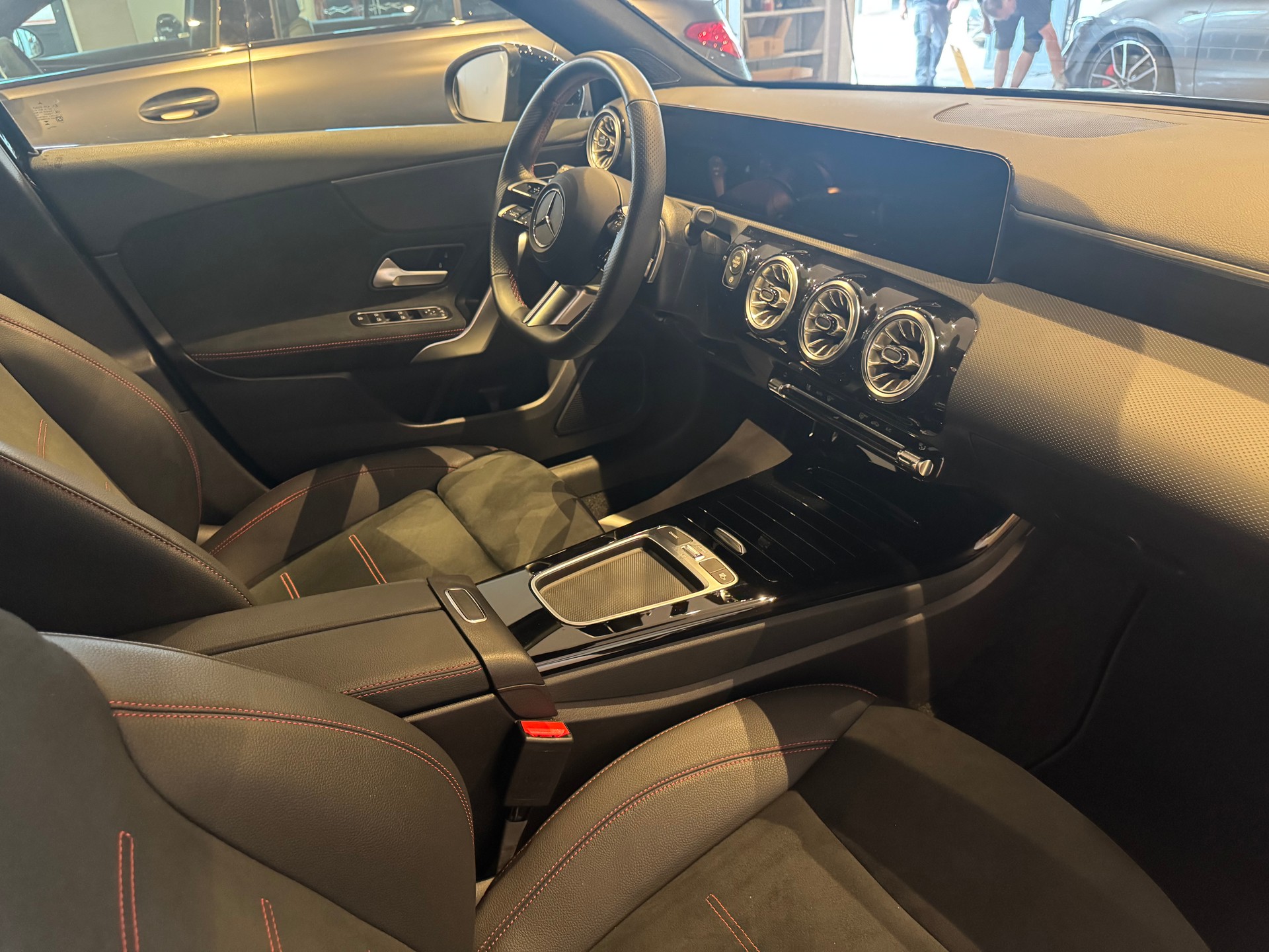 MERCEDES-BENZ A 250 AMG Line 4m - 7