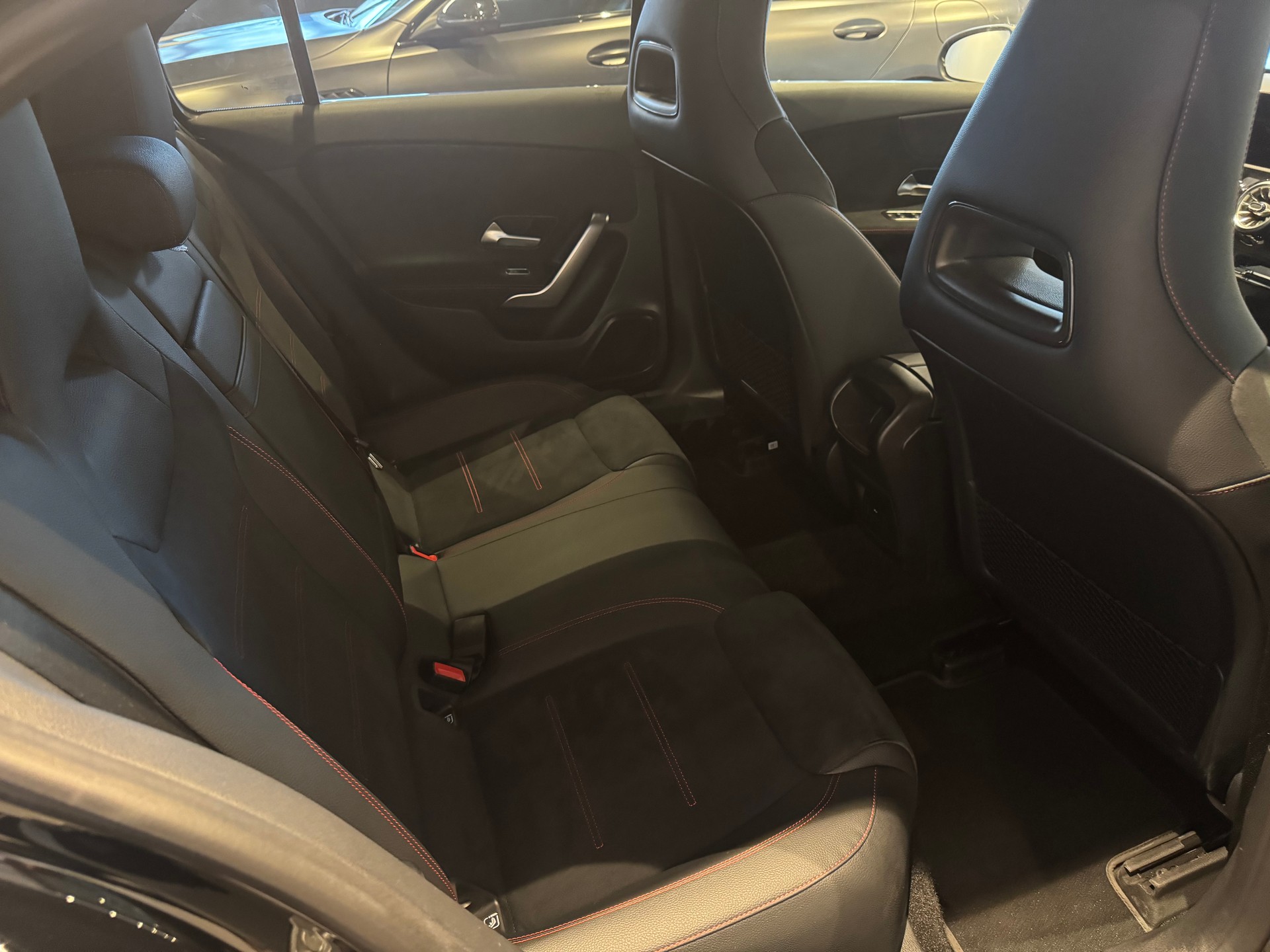 MERCEDES-BENZ A 250 AMG Line 4m - 8