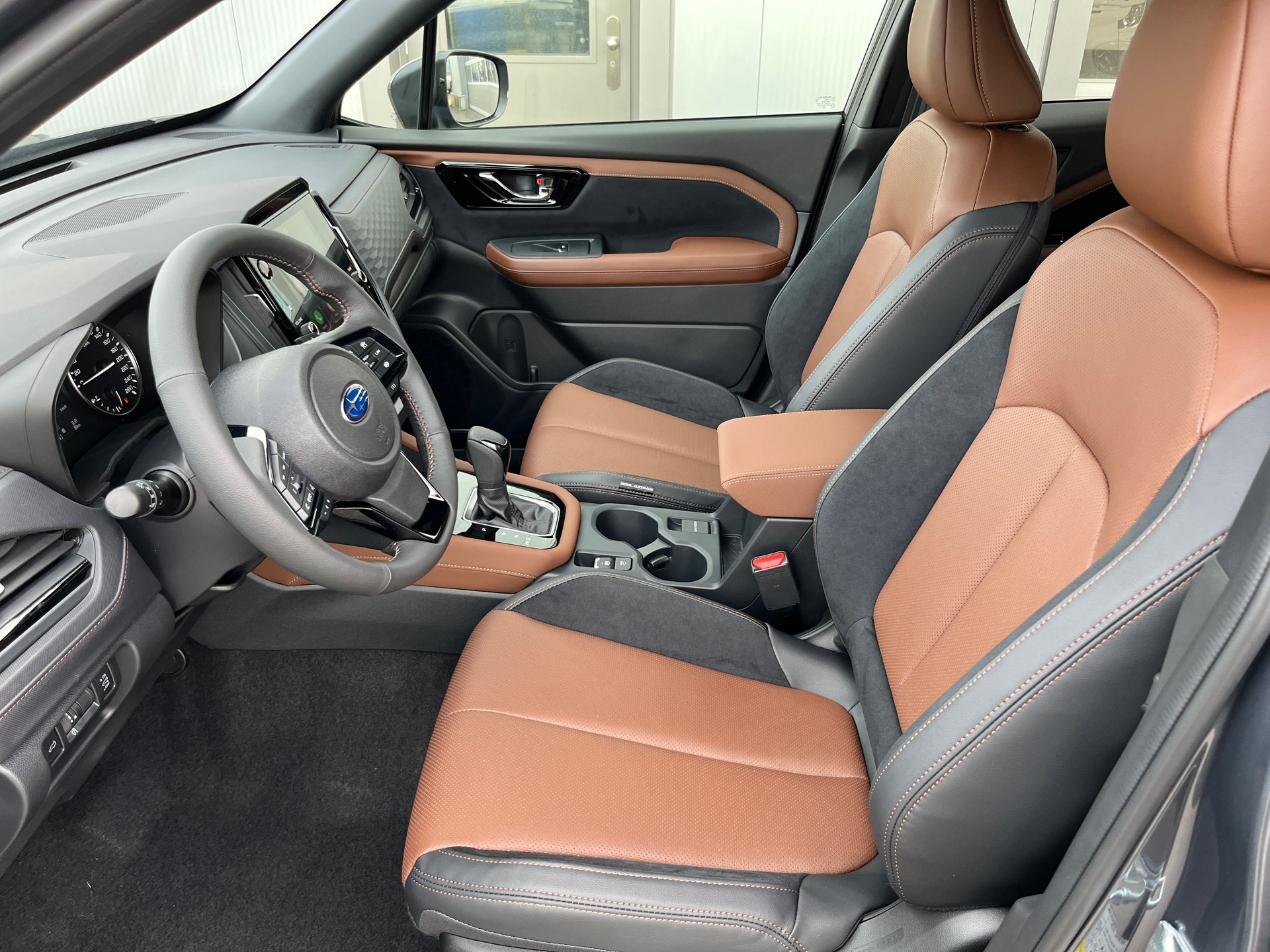 SUBARU Forester 2.0i e-Boxer Luxury Lineartronic - 13
