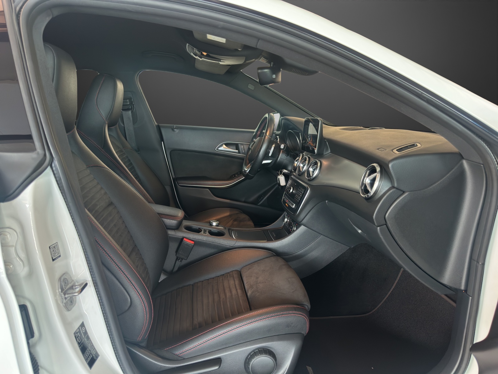 MERCEDES-BENZ CLA 220 4Matic - 11