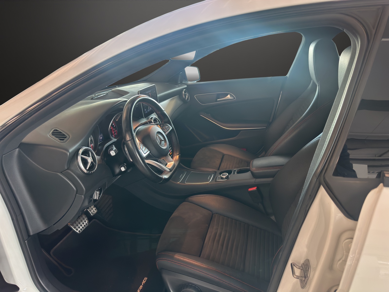 MERCEDES-BENZ CLA 220 4Matic - 9