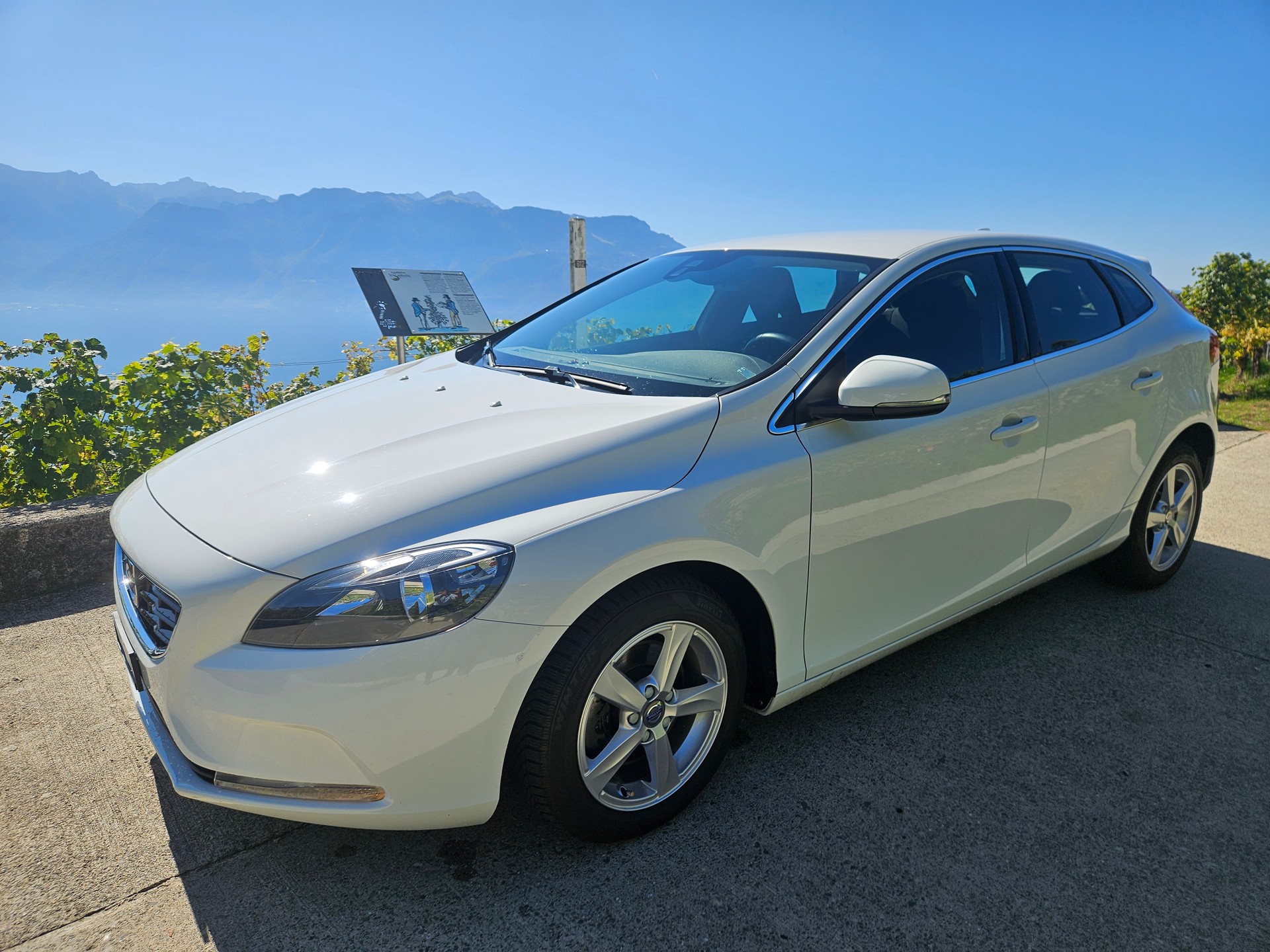 VOLVO V40 T3 Momentum