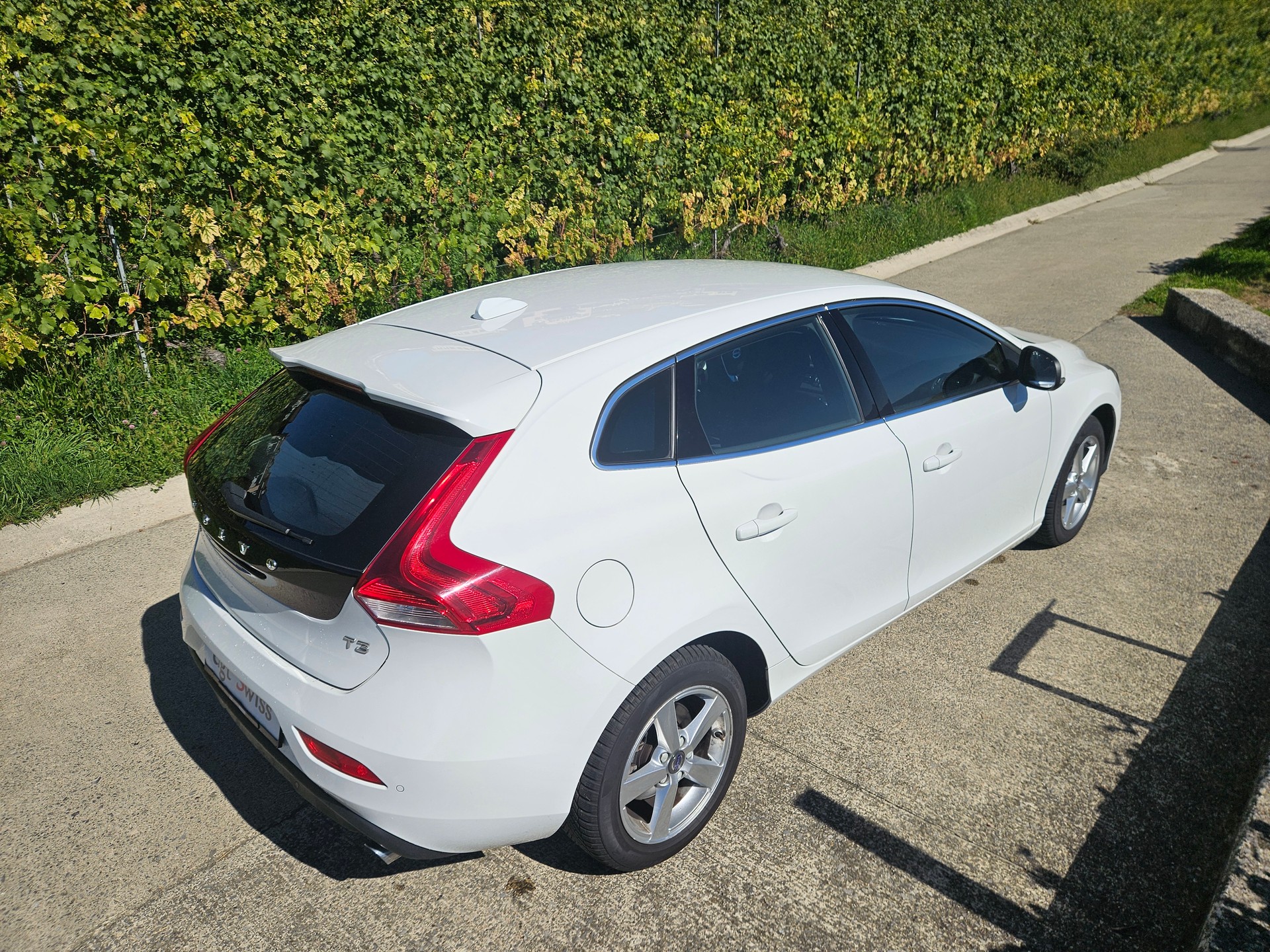 VOLVO V40 T3 Momentum - 6