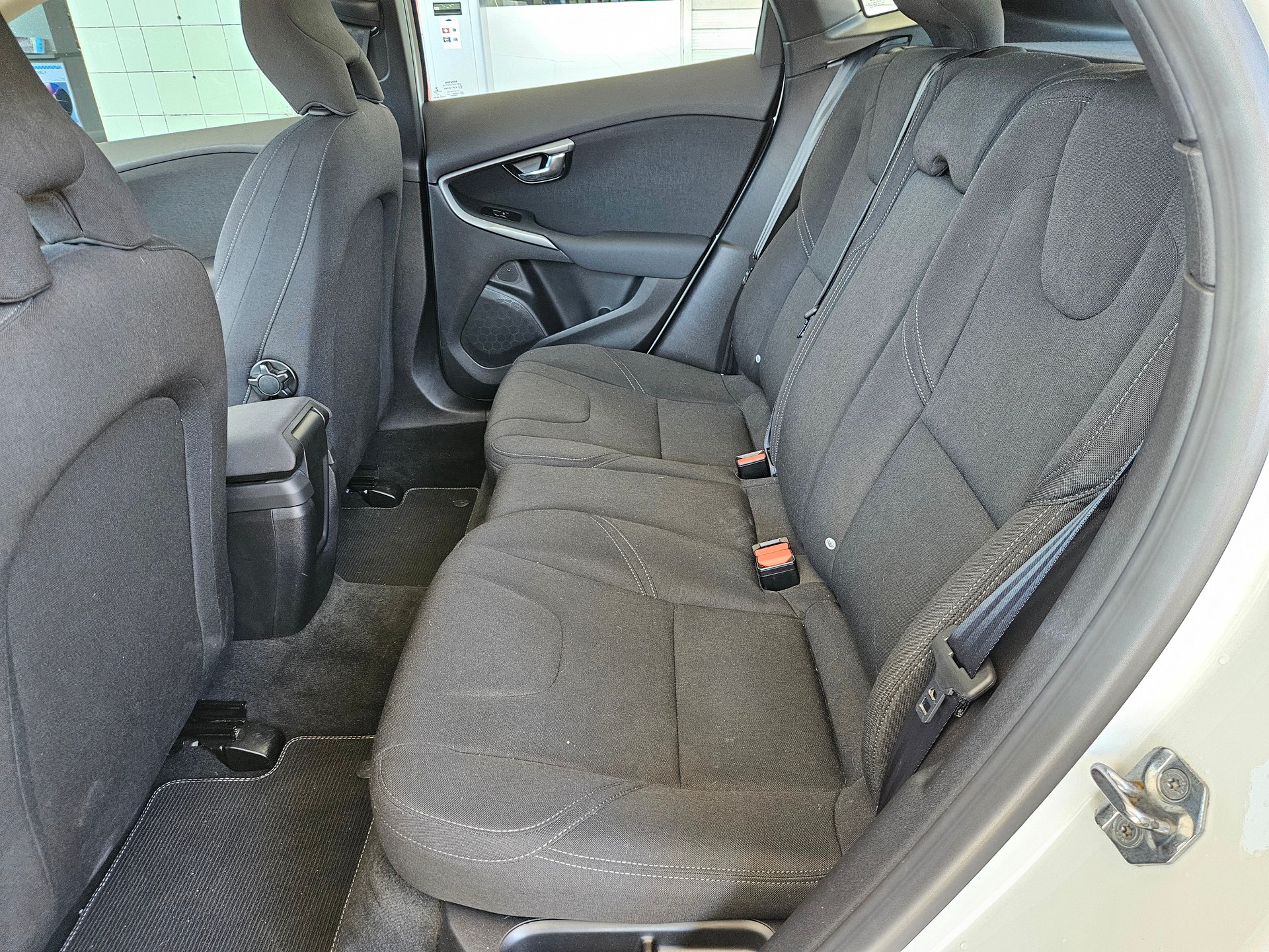 VOLVO V40 T3 Momentum - 13