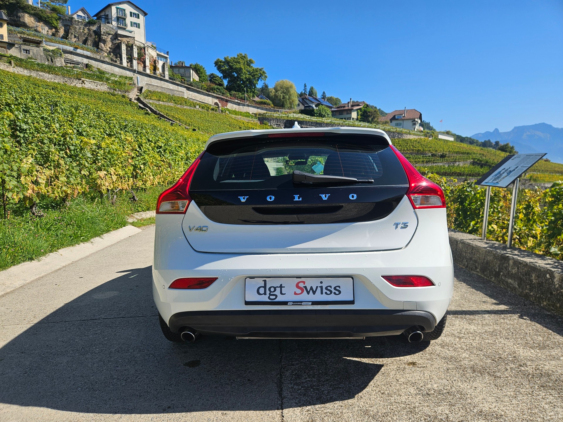 VOLVO V40 T3 Momentum - 4