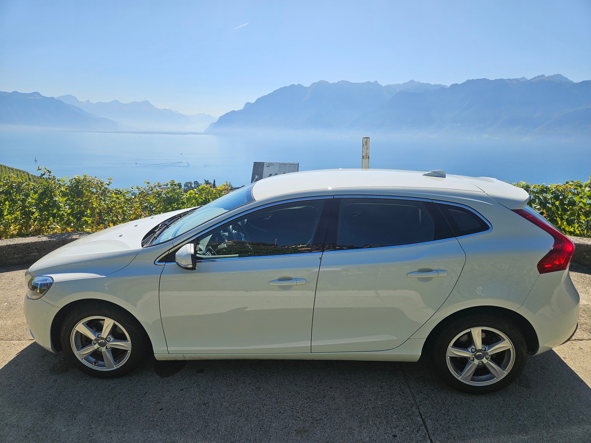 VOLVO V40 T3 Momentum - 10