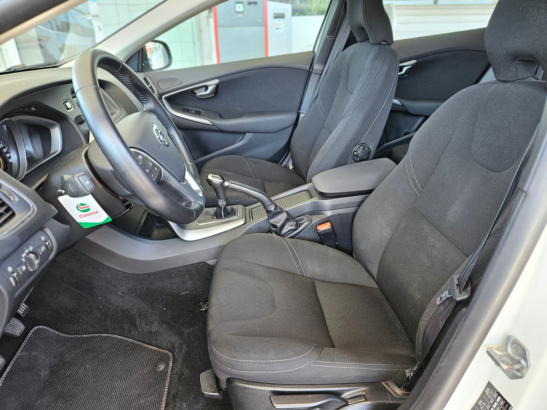 VOLVO V40 T3 Momentum - 12