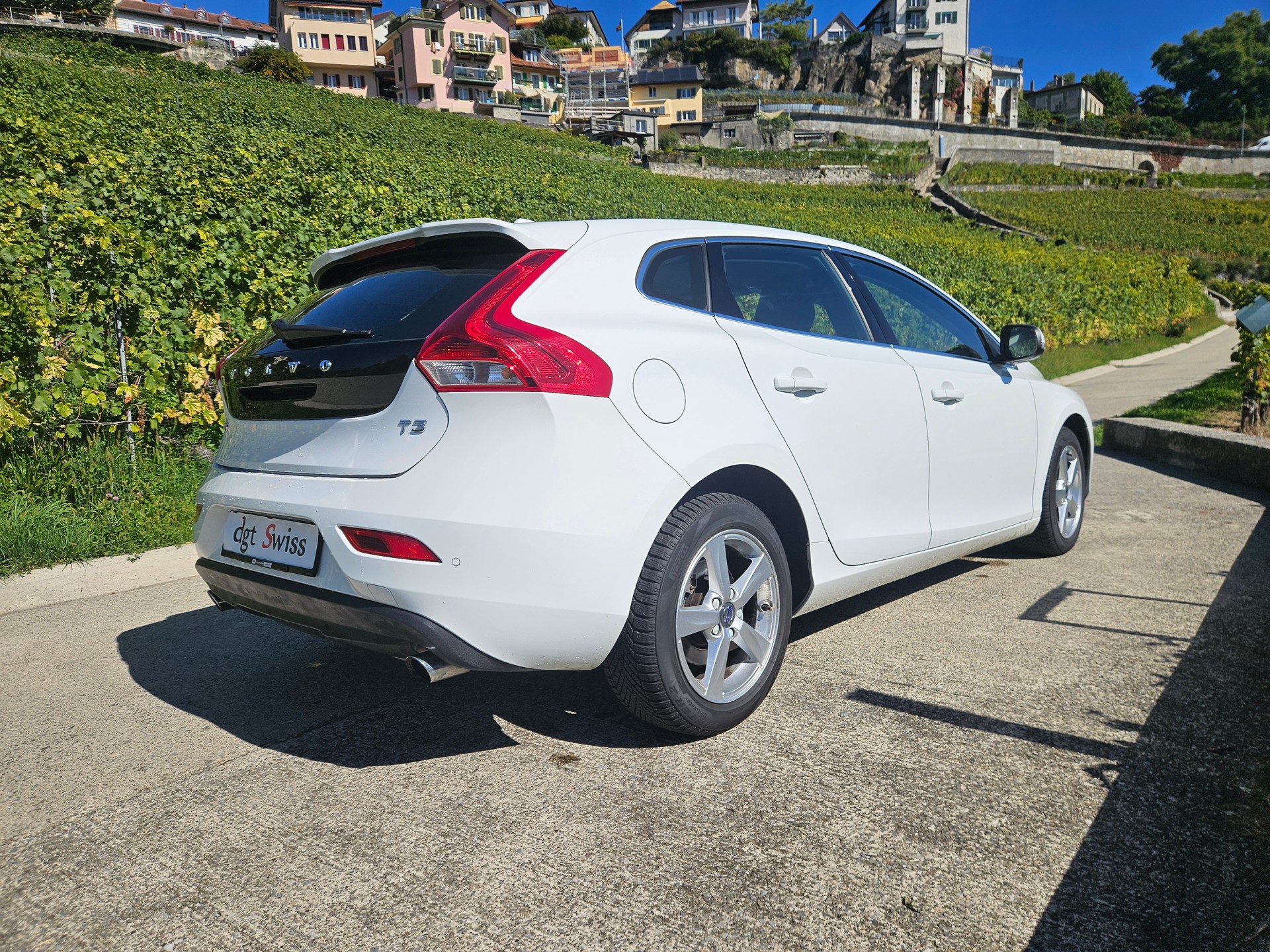 VOLVO V40 T3 Momentum - 8