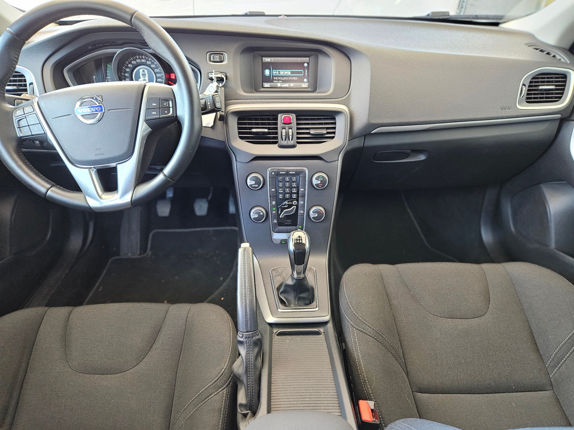 VOLVO V40 T3 Momentum - 11