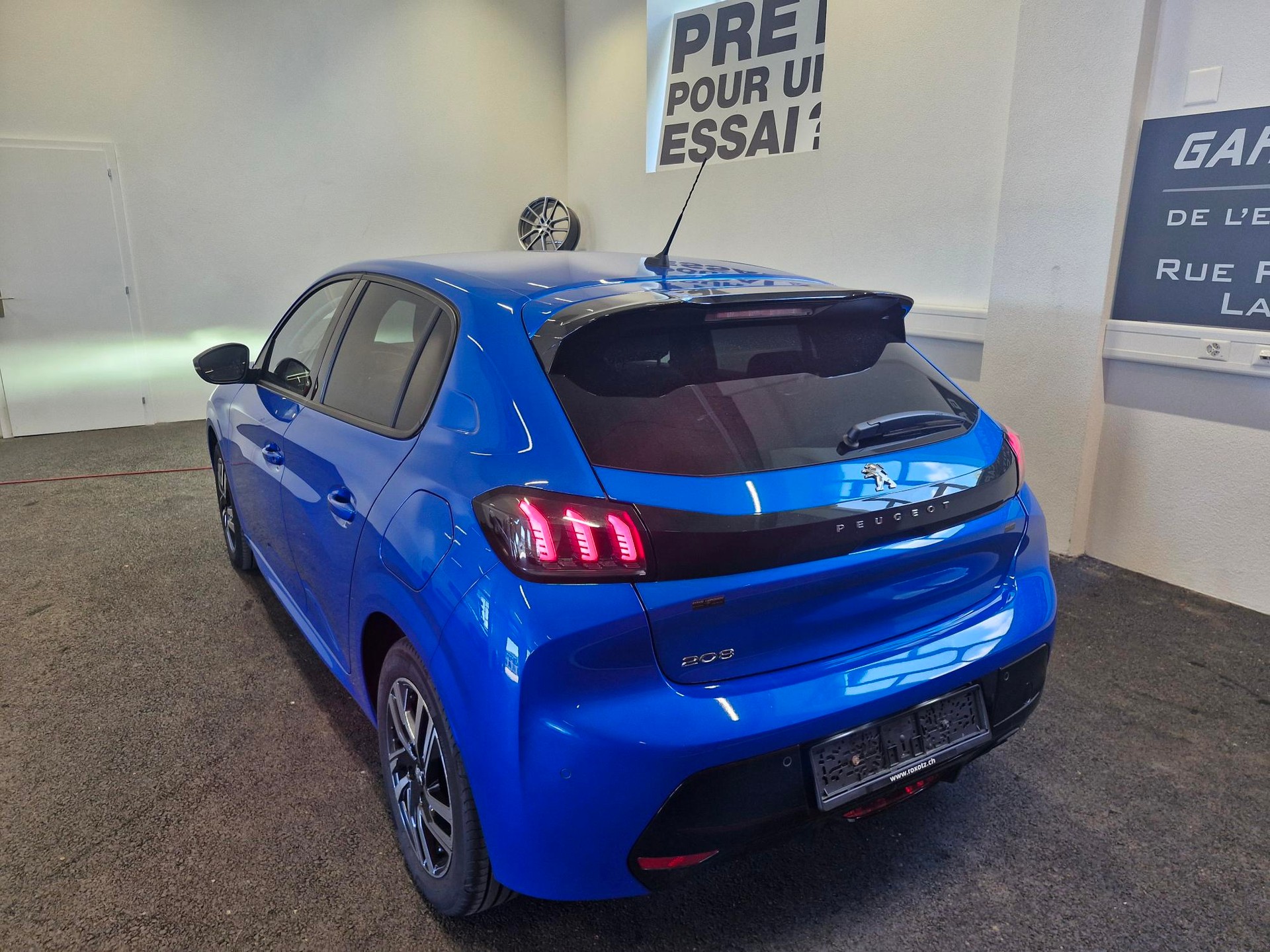 PEUGEOT 208 1.2 PureTech Allure Pack EAT8 - 3