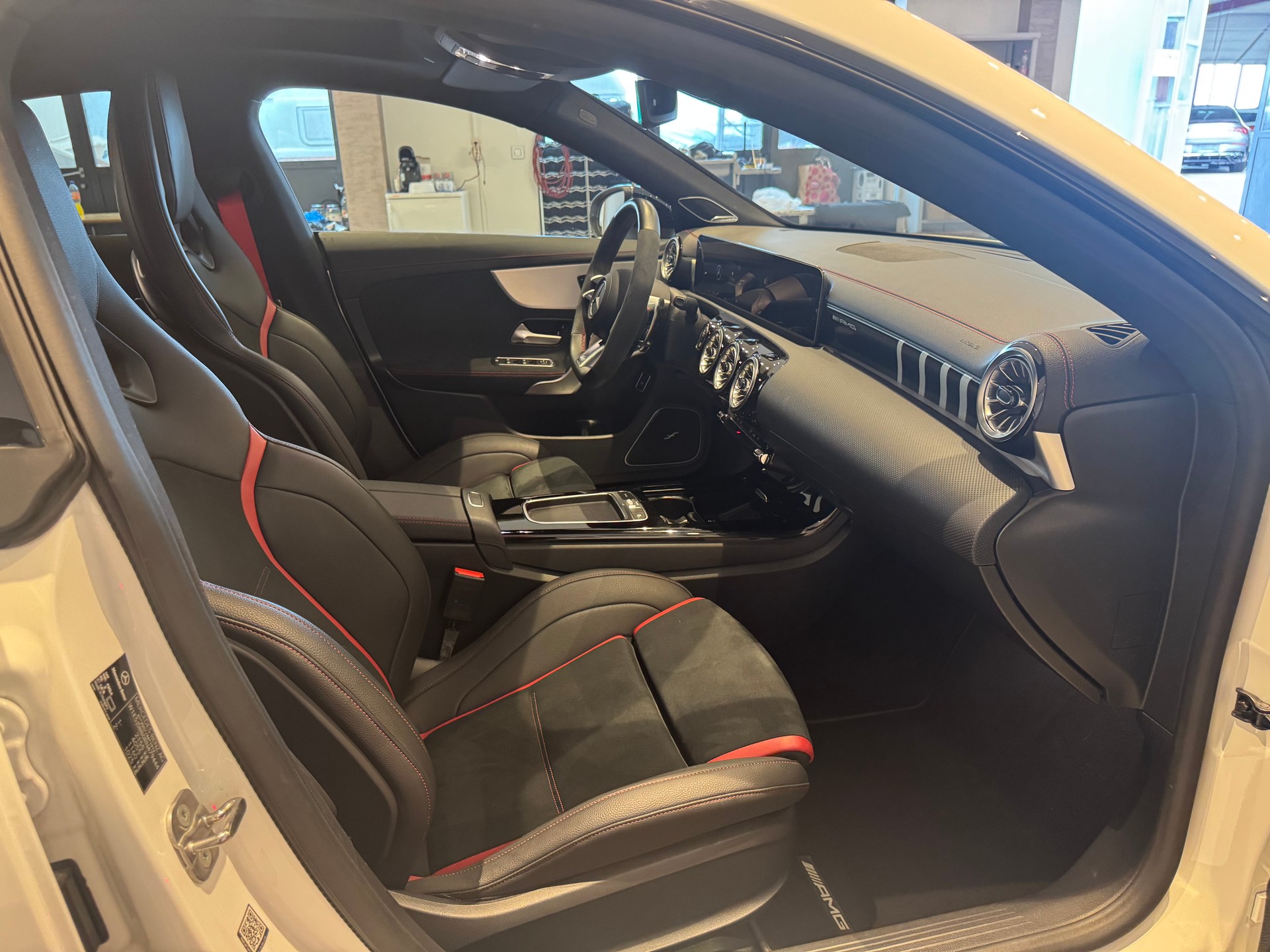 MERCEDES-BENZ CLA 35 AMG 4matic - 8