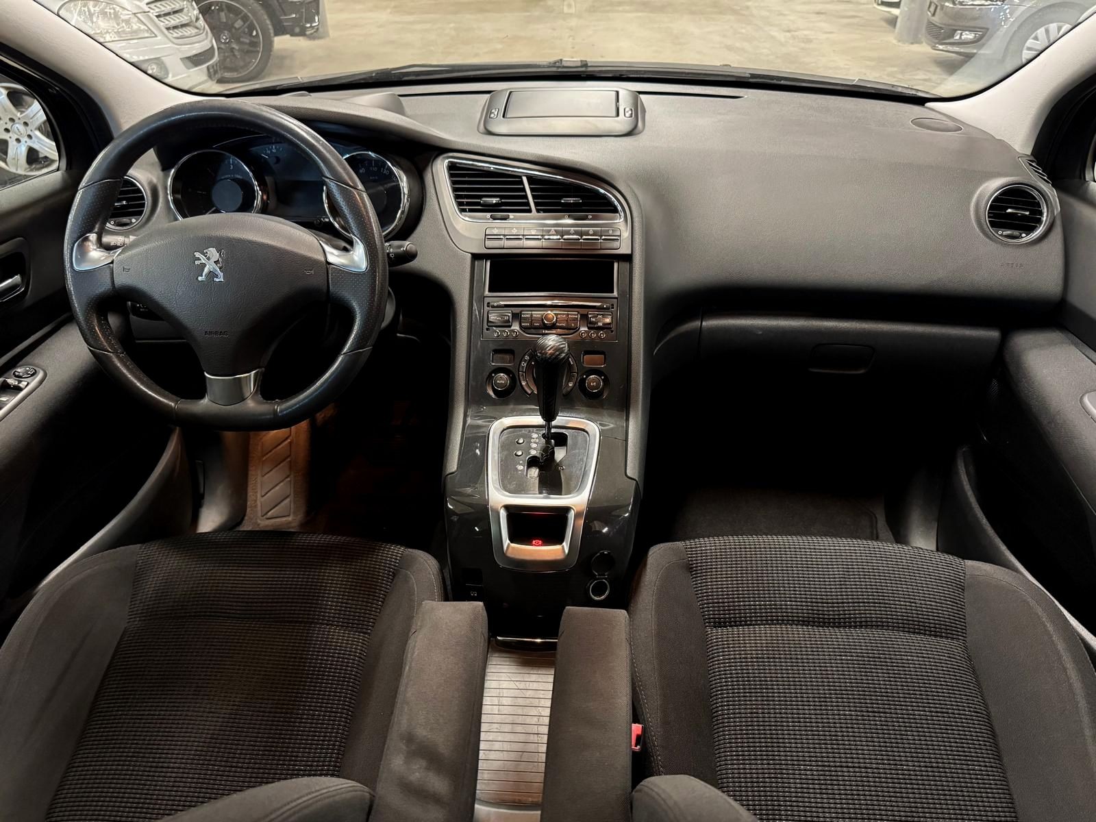 PEUGEOT 5008 2.0 HDI Business Tiptronic - 12
