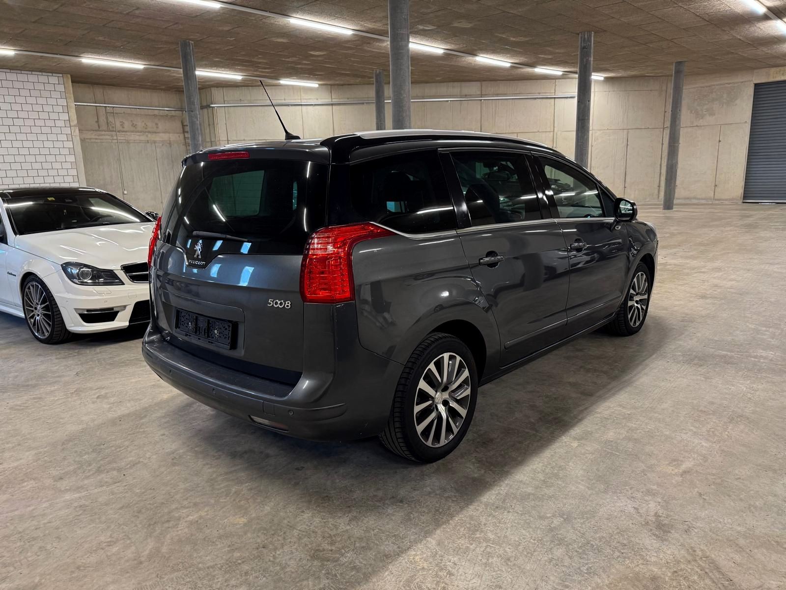 PEUGEOT 5008 2.0 HDI Business Tiptronic - 3