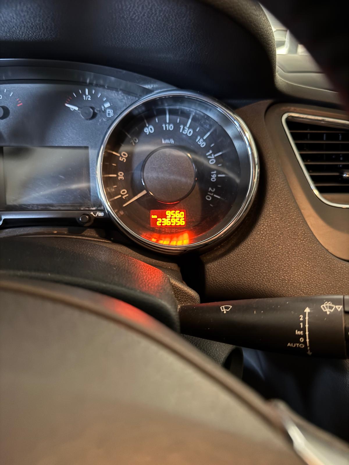 PEUGEOT 5008 2.0 HDI Business Tiptronic - 15