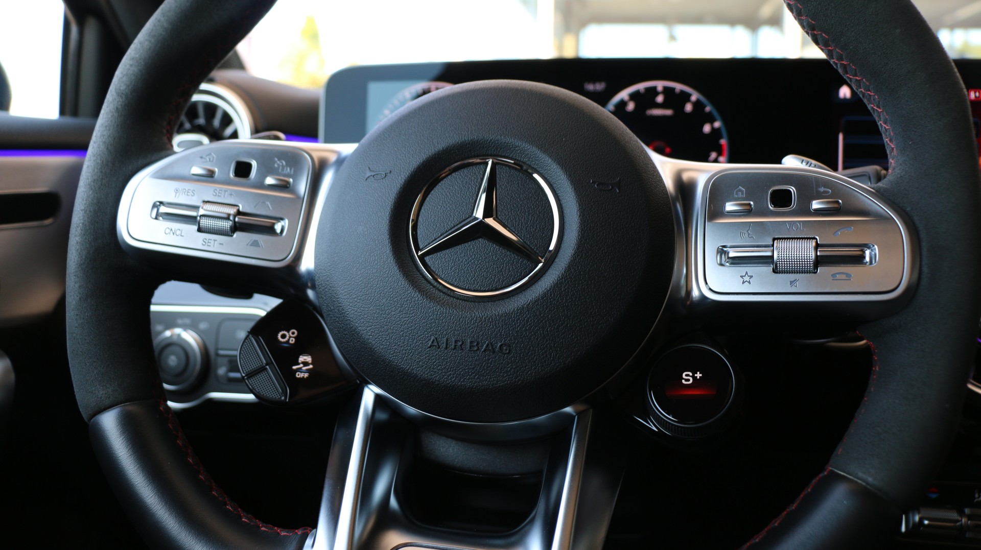 MERCEDES-BENZ A 35 AMG 4Matic - 13