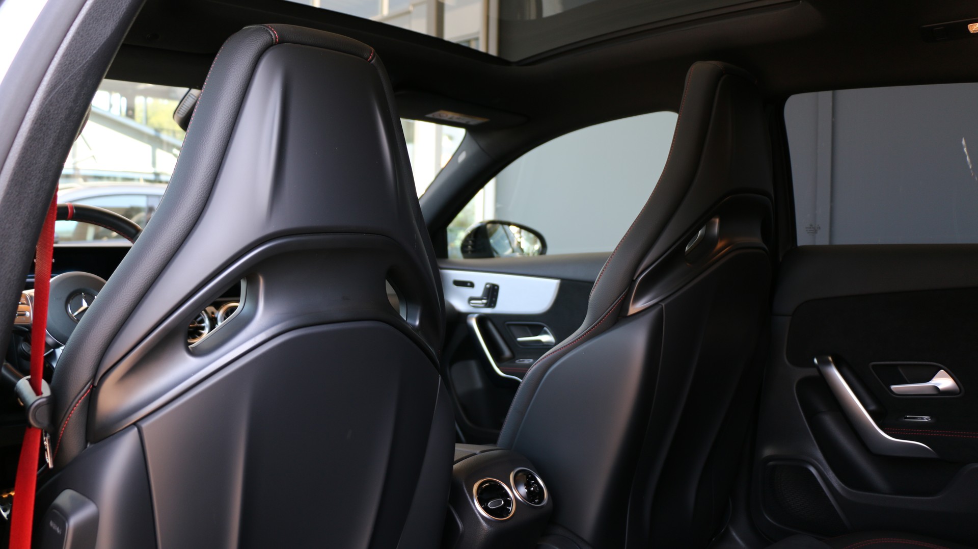 MERCEDES-BENZ A 35 AMG 4Matic - 10