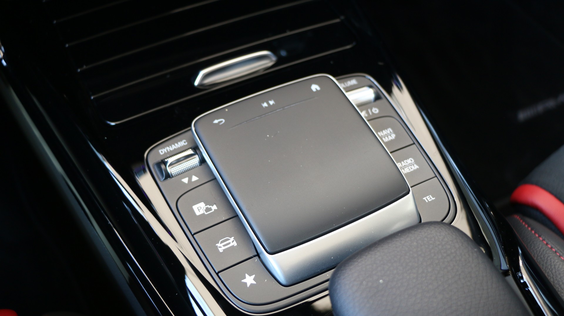 MERCEDES-BENZ A 35 AMG 4Matic - 14