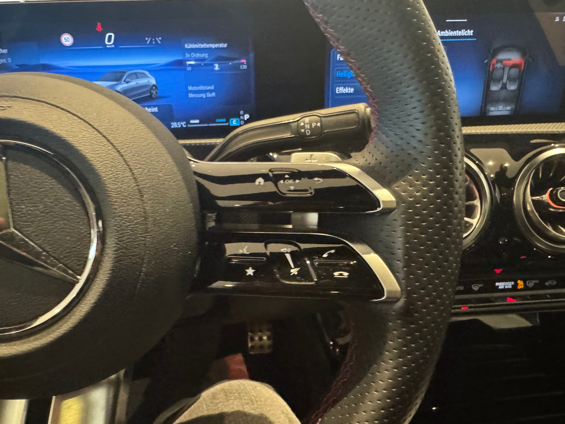 MERCEDES-BENZ A 250 AMG Line 4m - 16