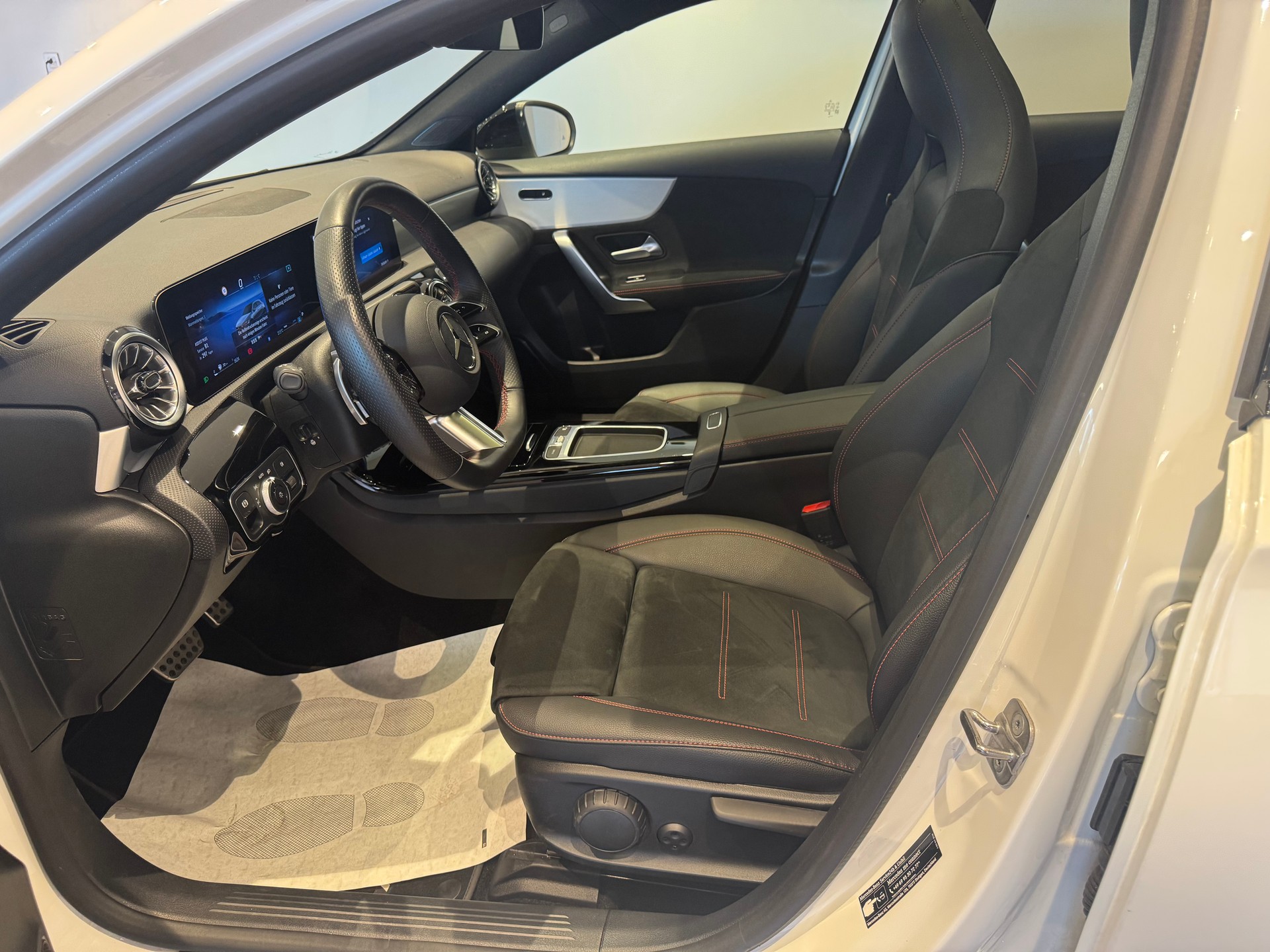 MERCEDES-BENZ A 250 AMG Line 4m - 12