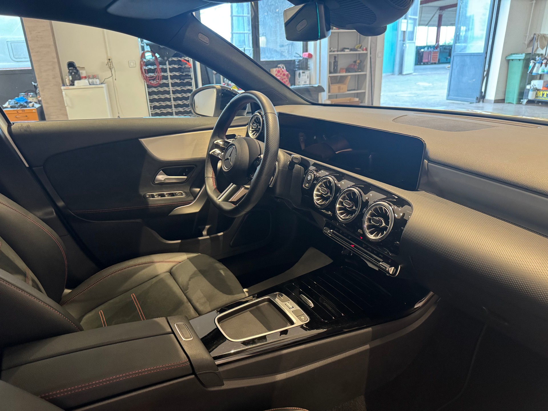 MERCEDES-BENZ A 250 AMG Line 4m - 8