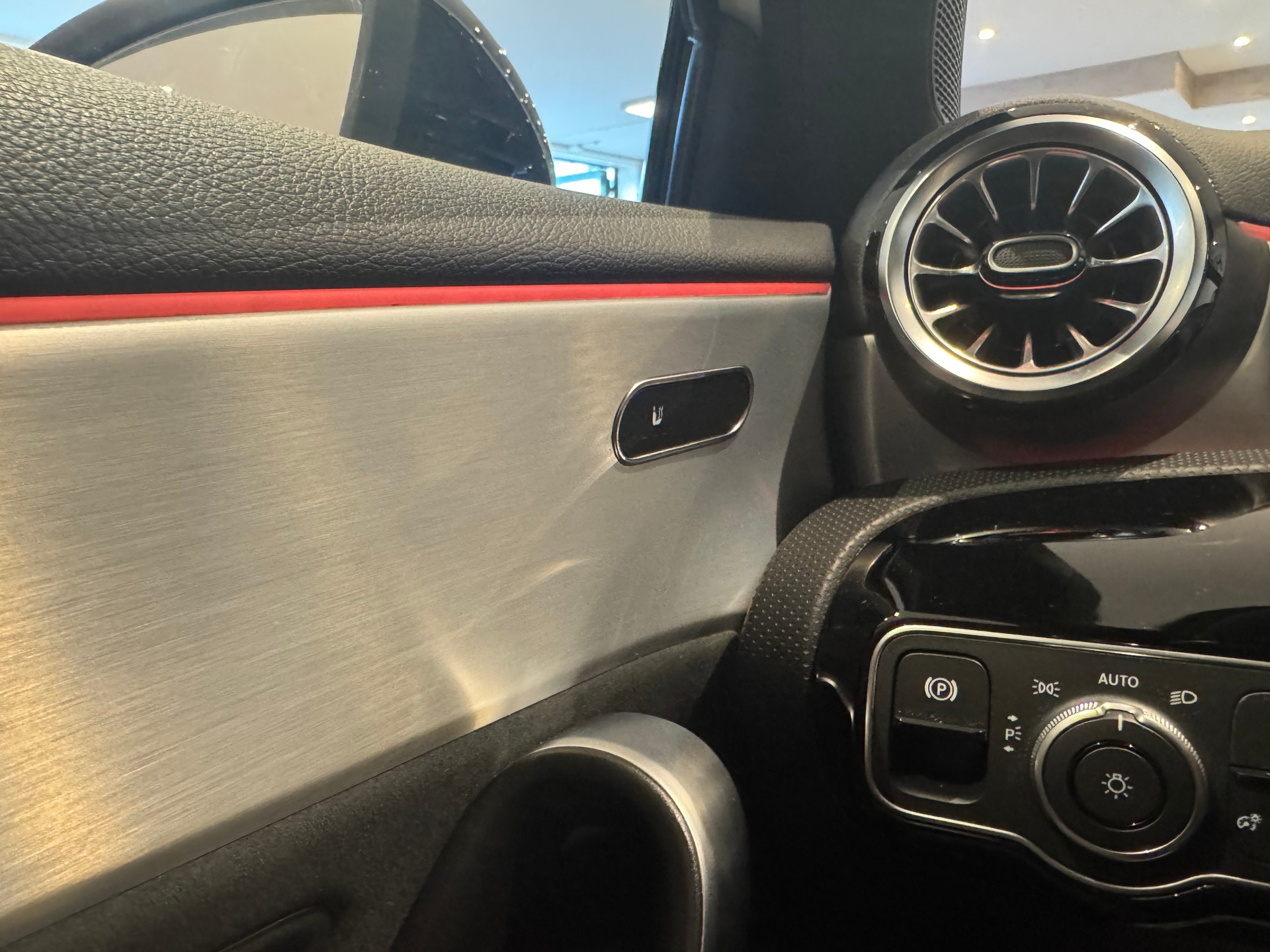 MERCEDES-BENZ A 250 AMG Line 4m - 18