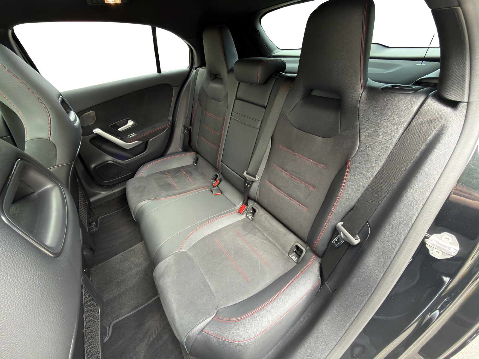 MERCEDES-BENZ A 35 AMG 4Matic - 18