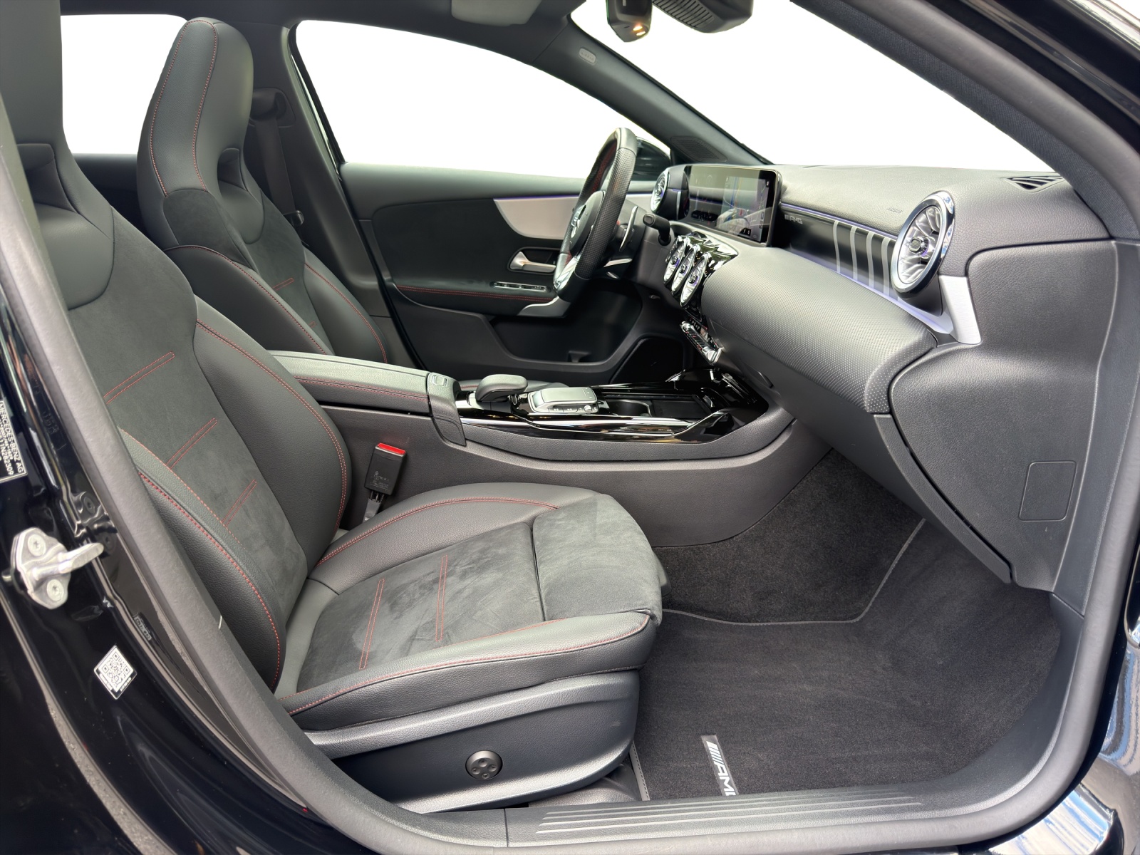 MERCEDES-BENZ A 35 AMG 4Matic - 17