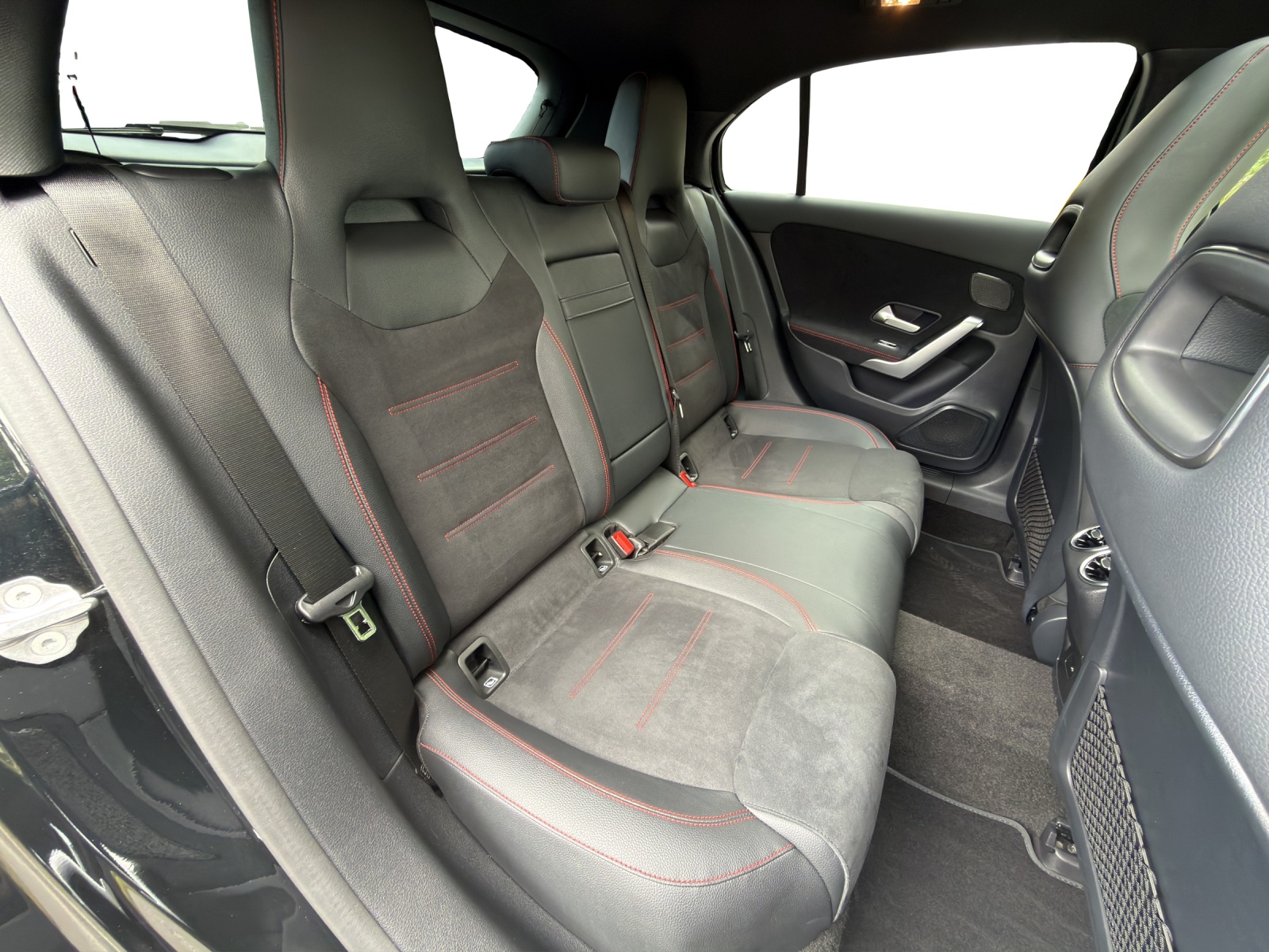 MERCEDES-BENZ A 35 AMG 4Matic - 19