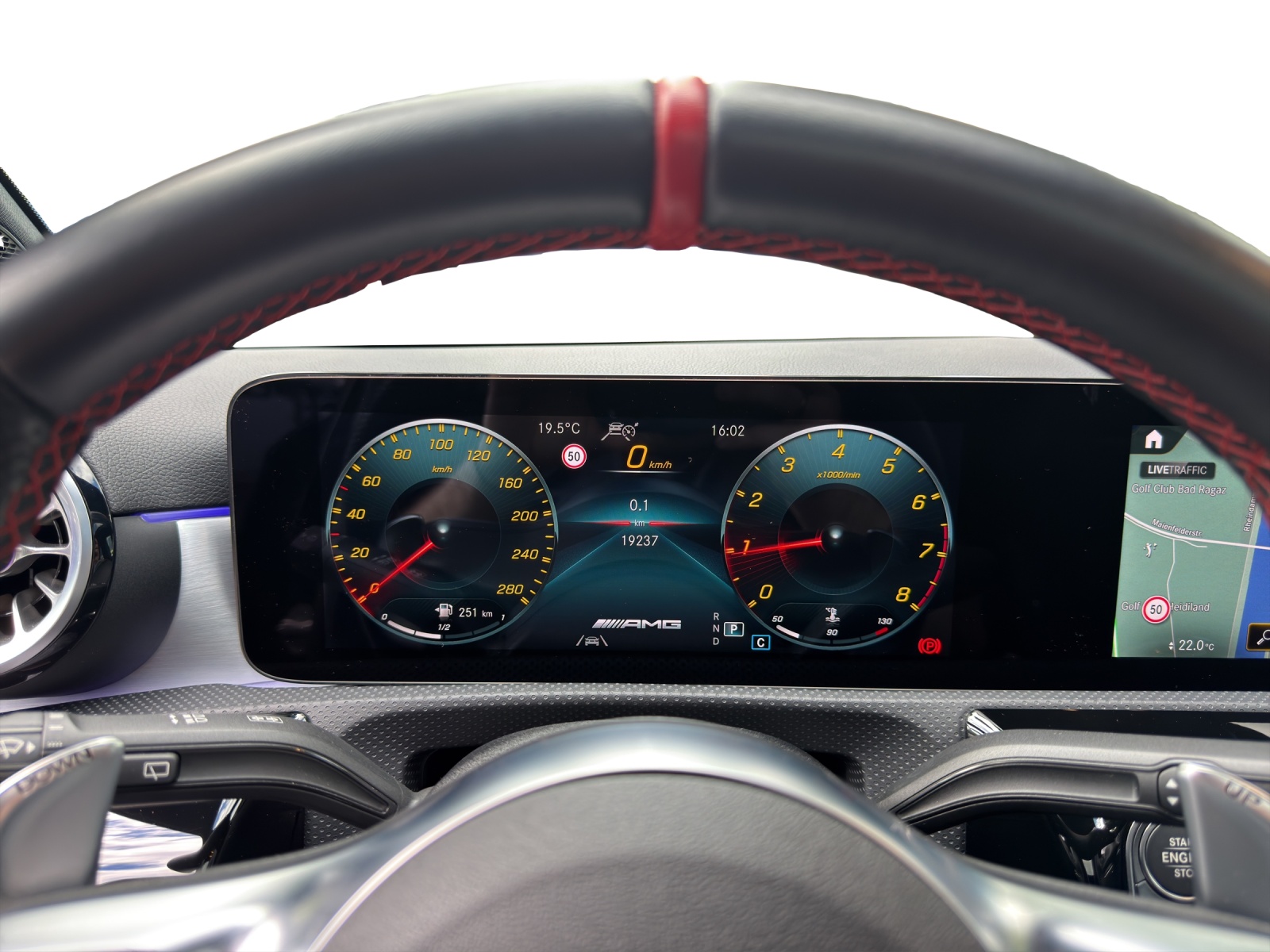 MERCEDES-BENZ A 35 AMG 4Matic - 12