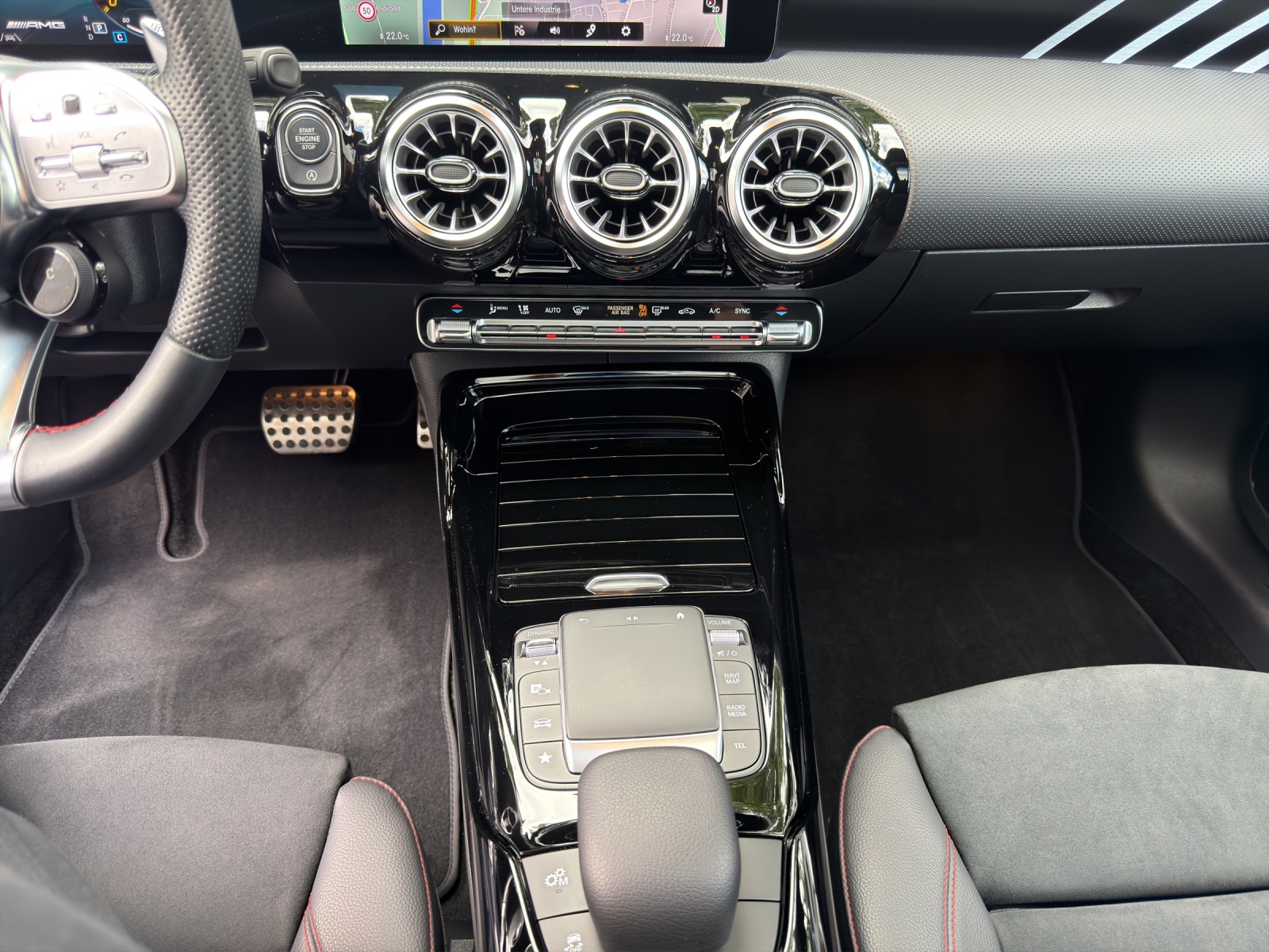 MERCEDES-BENZ A 35 AMG 4Matic - 14
