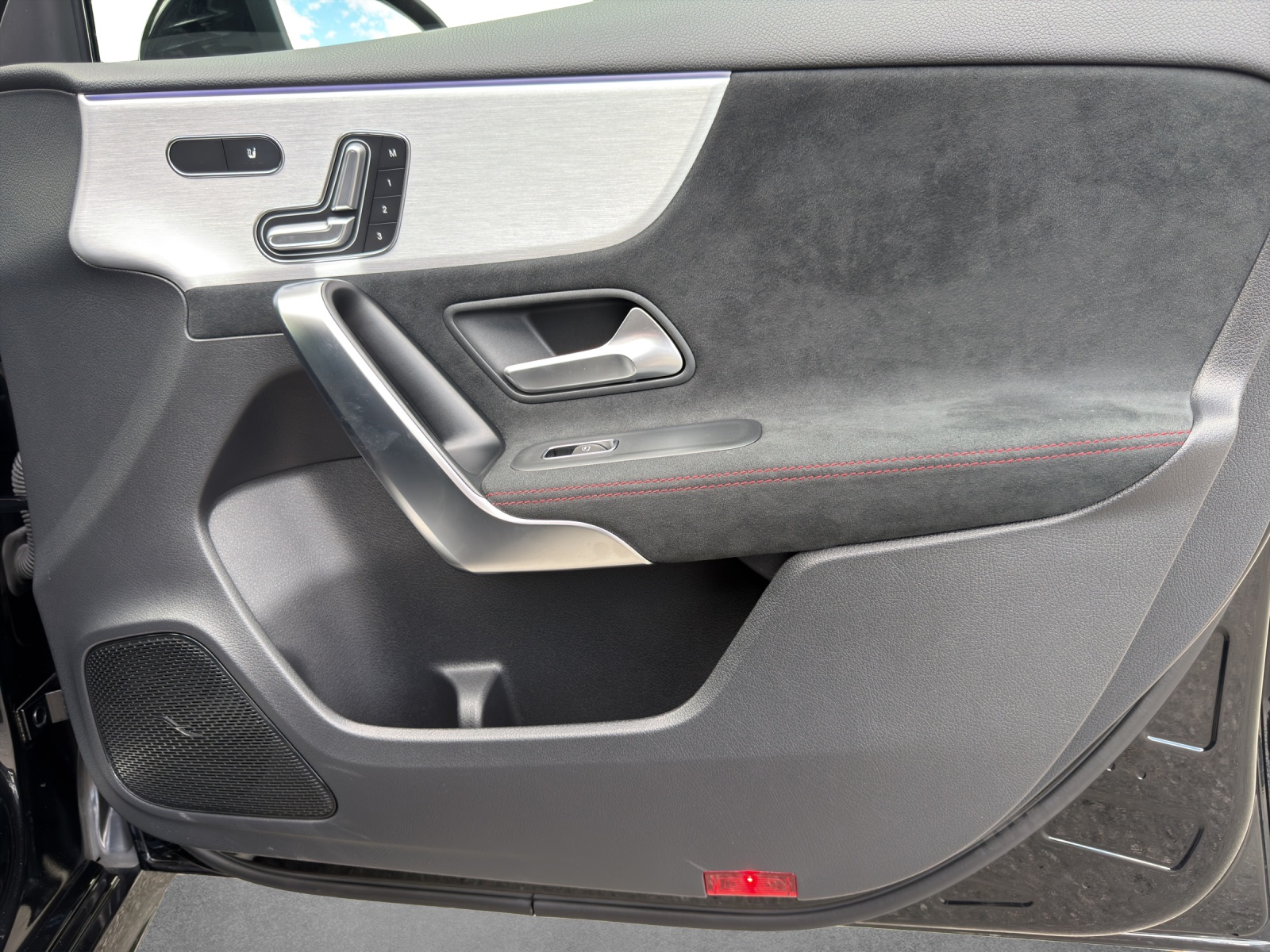 MERCEDES-BENZ A 35 AMG 4Matic - 16