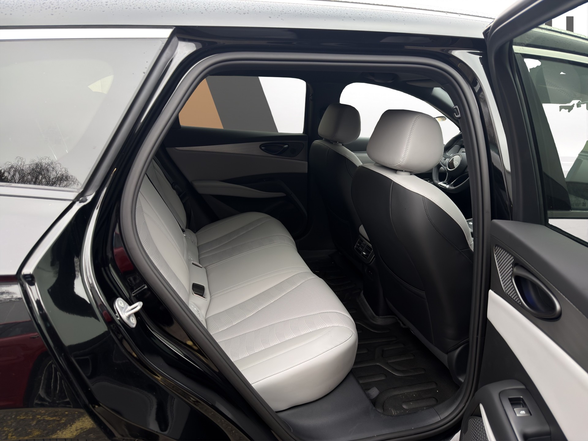 BYD Seal 6 DM-i Touring Comfort interior beige - 11