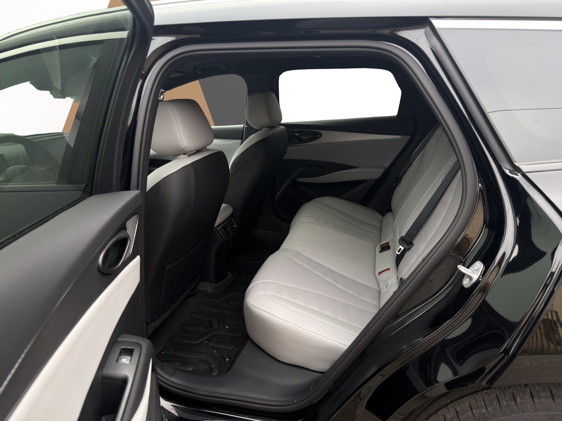 BYD Seal 6 DM-i Touring Comfort interior beige - 12