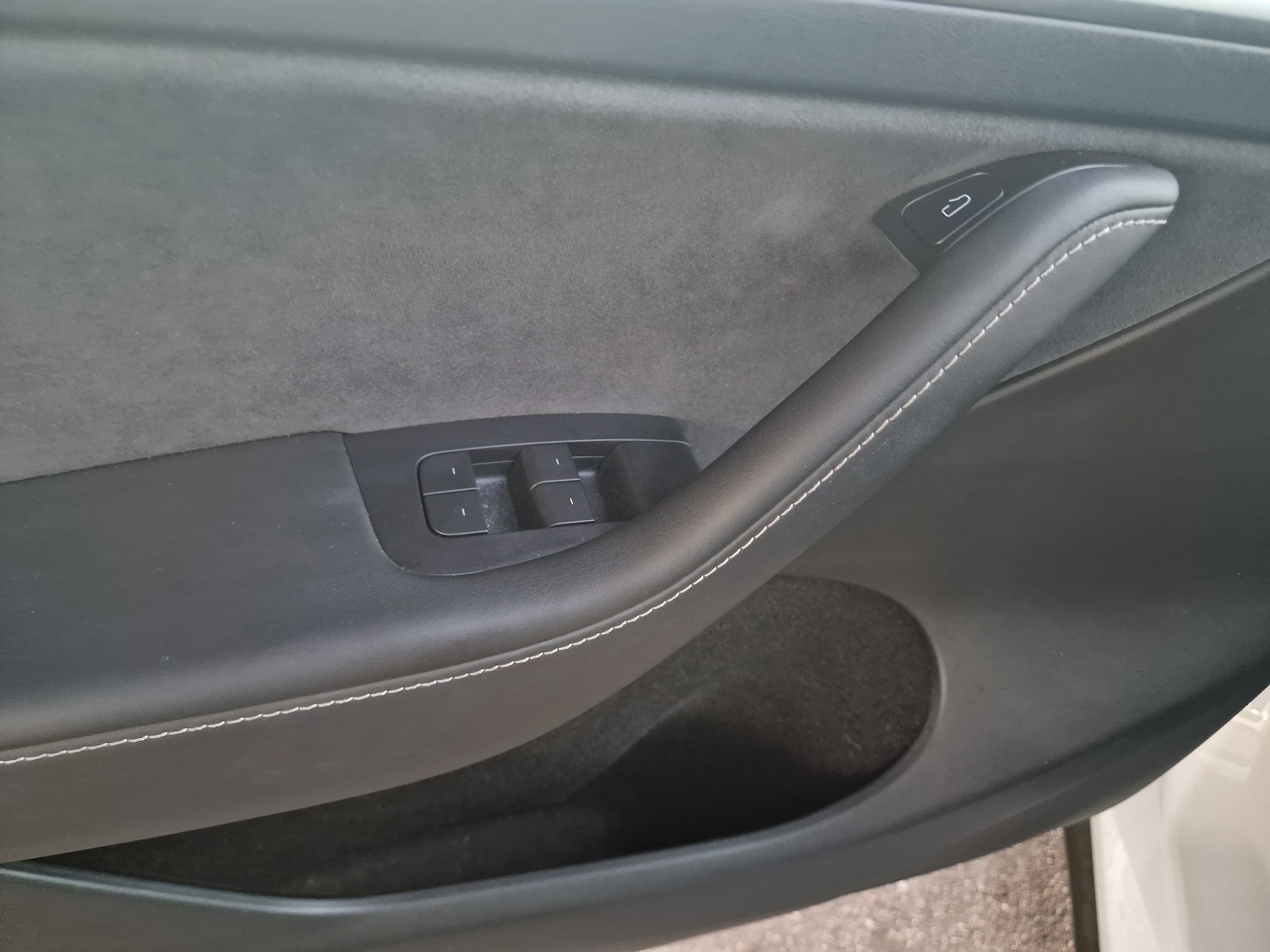 TESLA Model Y Long Range - 18