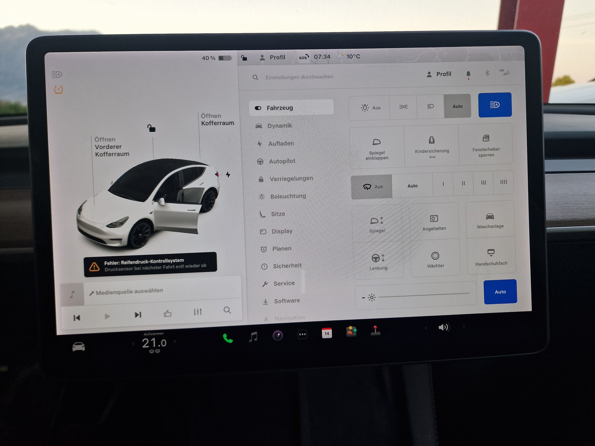 TESLA Model Y Long Range - 16