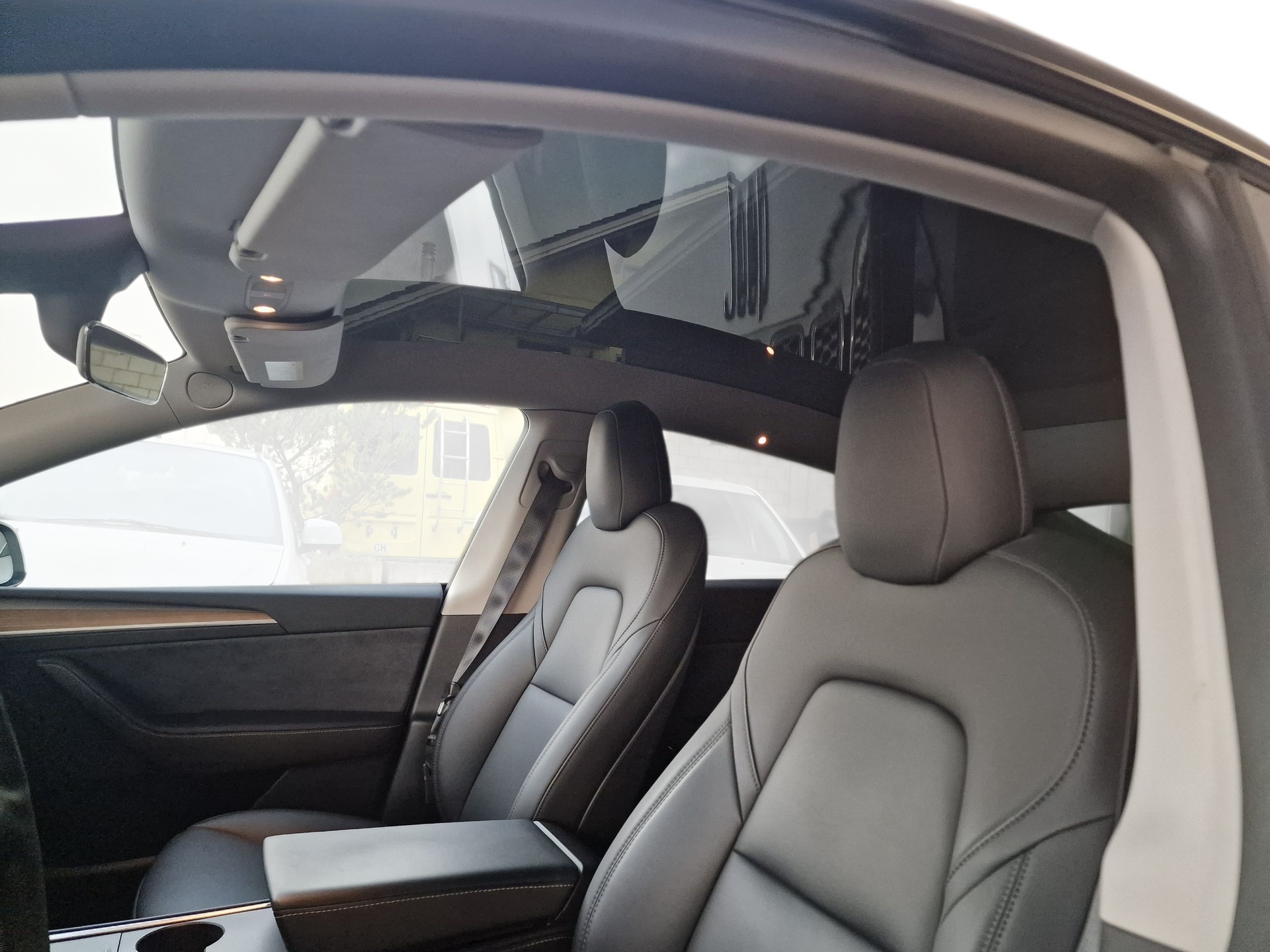 TESLA Model Y Long Range - 10