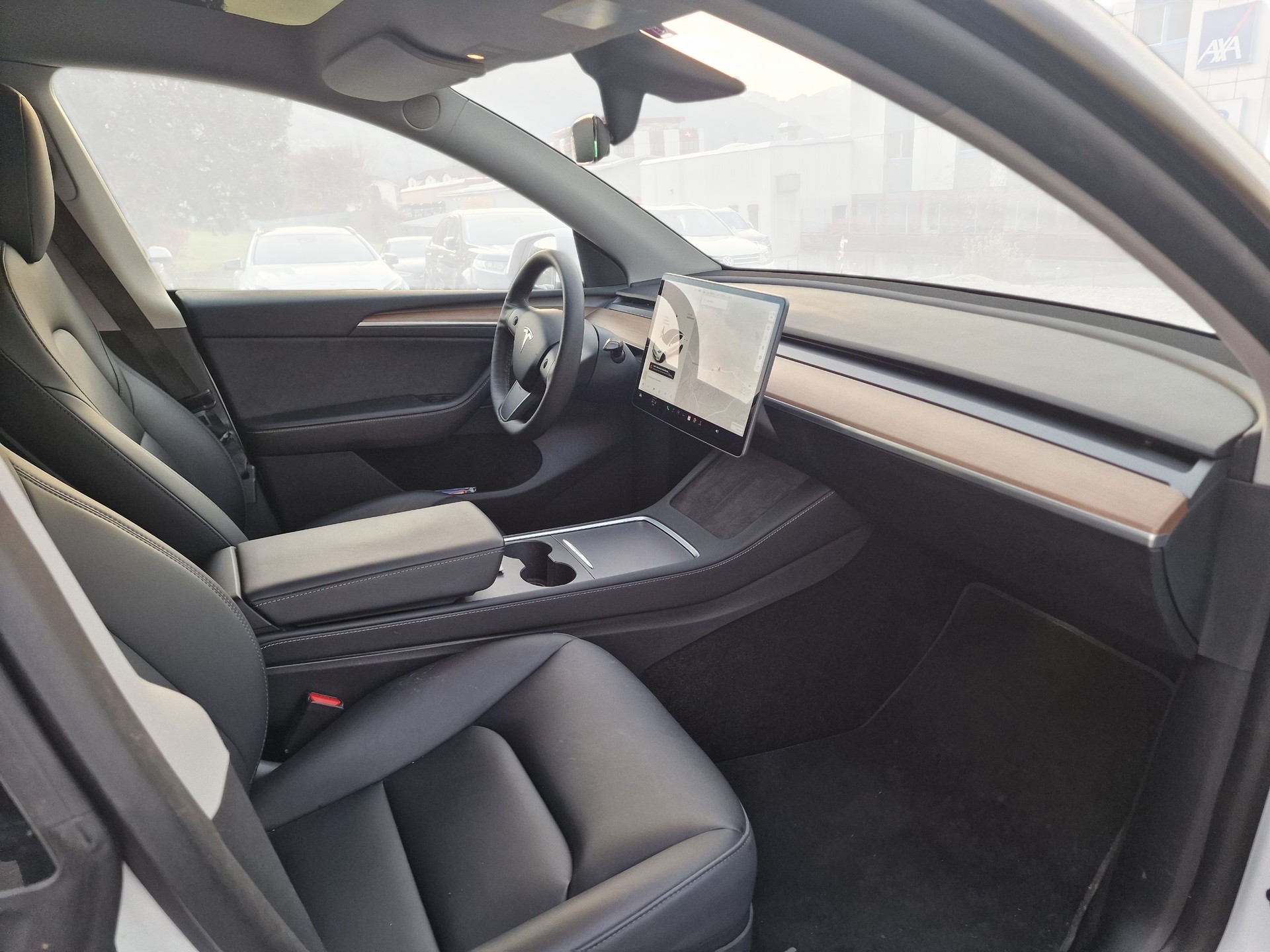 TESLA Model Y Long Range - 13