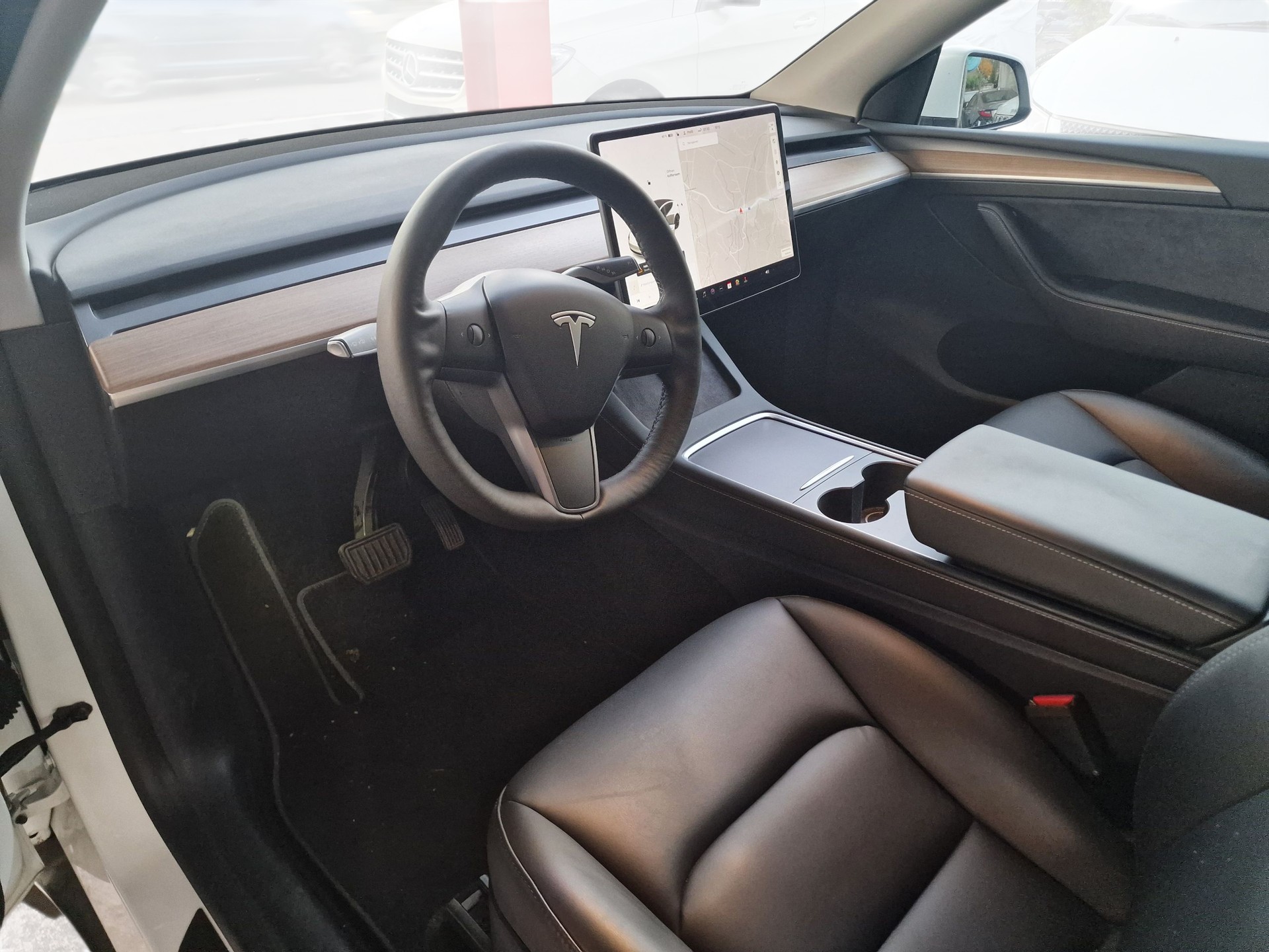 TESLA Model Y Long Range - 9