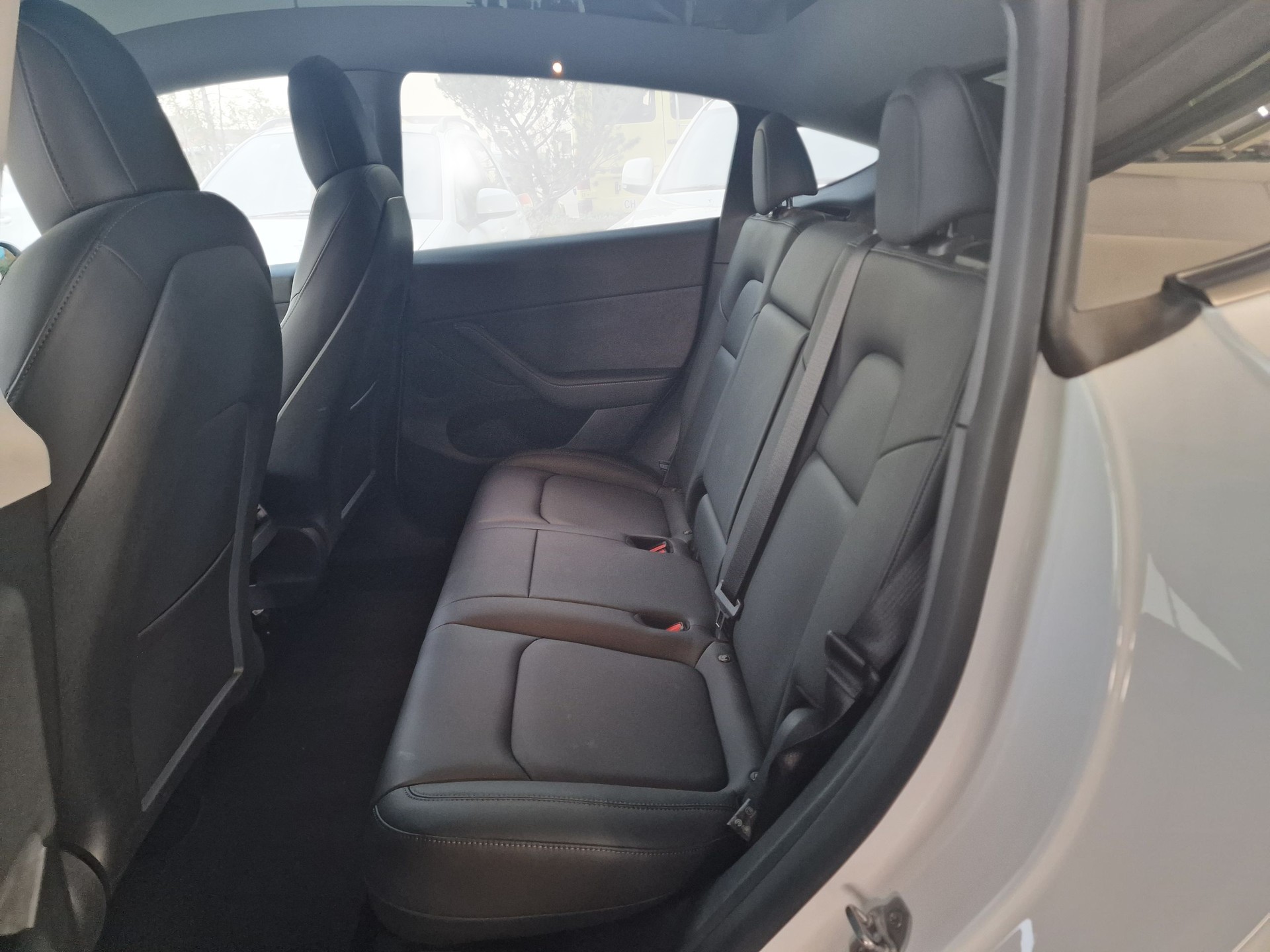 TESLA Model Y Long Range - 12