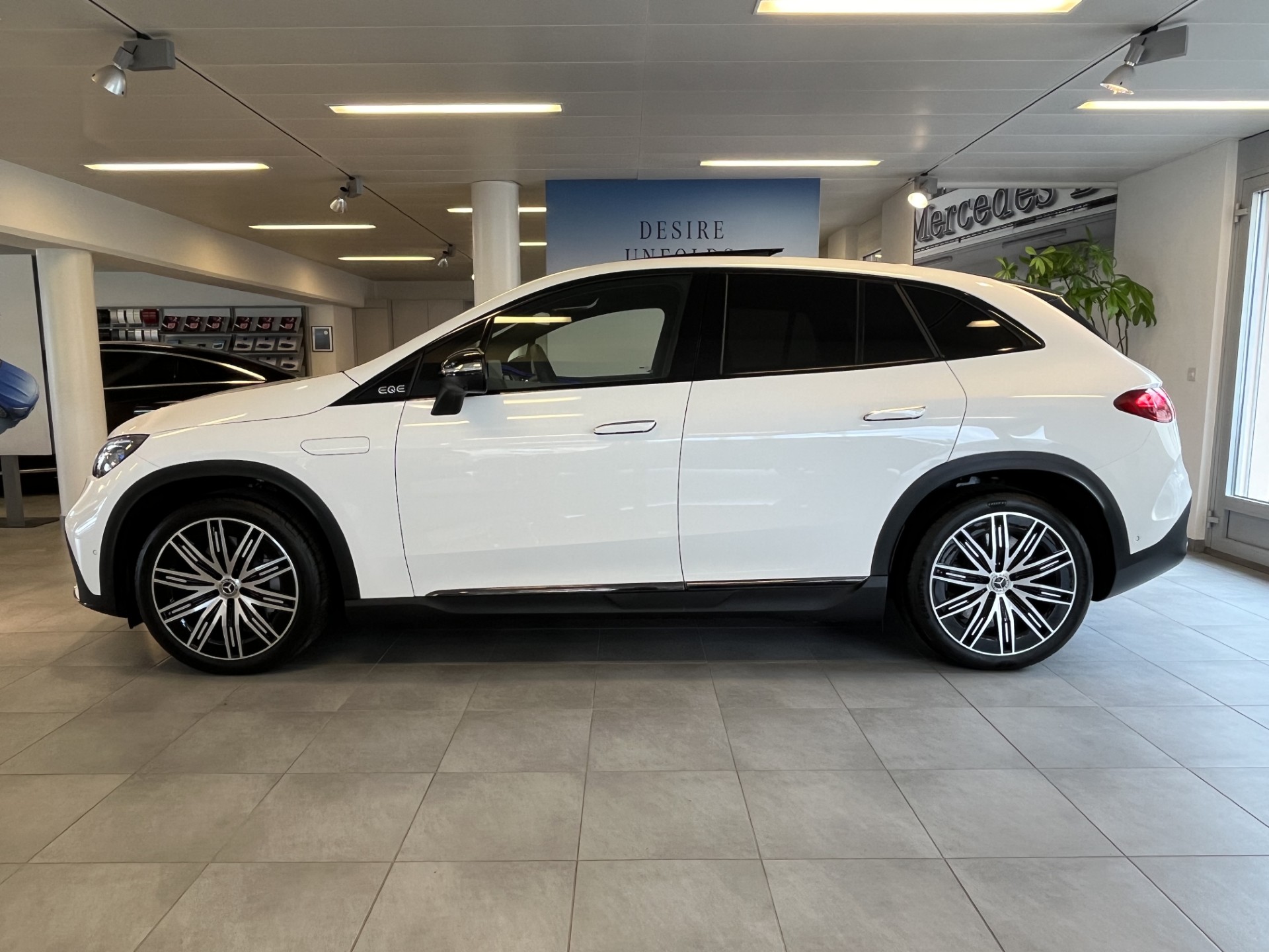 MERCEDES-BENZ EQE SUV 350 4 Matic Excellence - 2