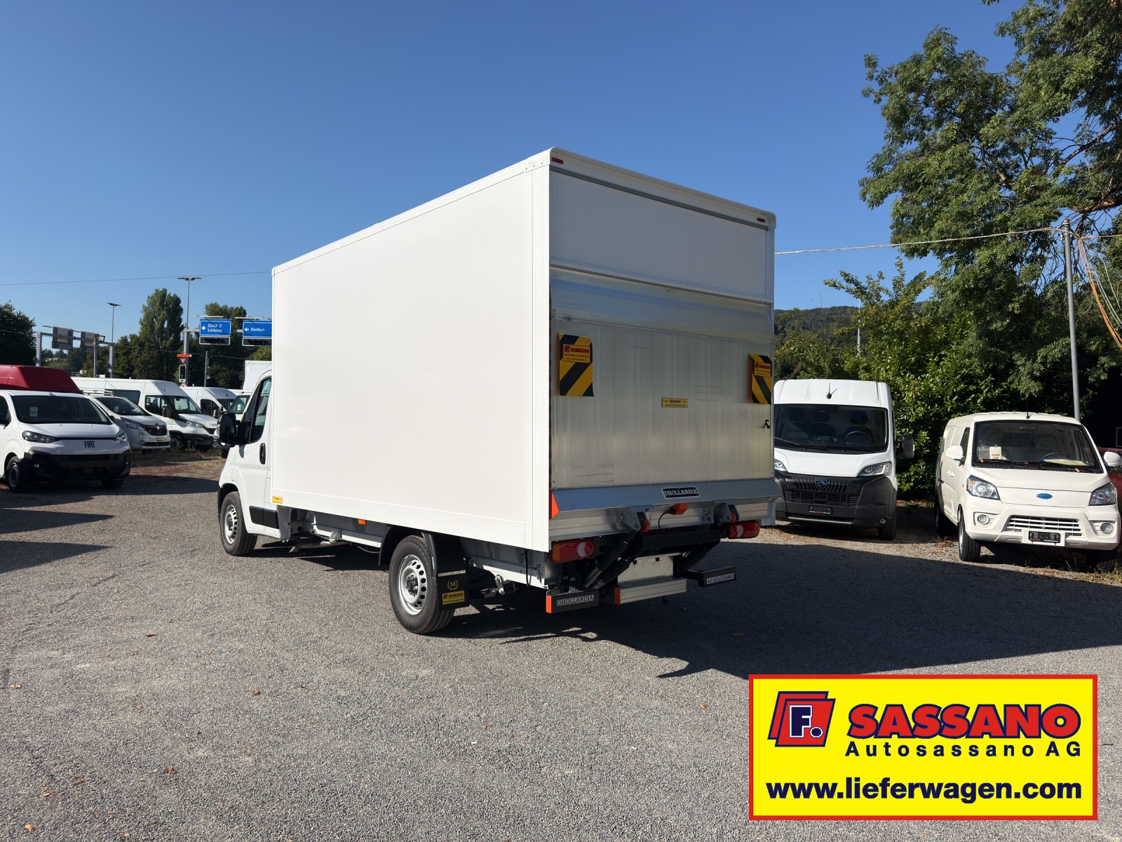 PEUGEOT Boxer 335 Heavy 2.2 BlueHID 140 Koffer mit Hebebühne - 4