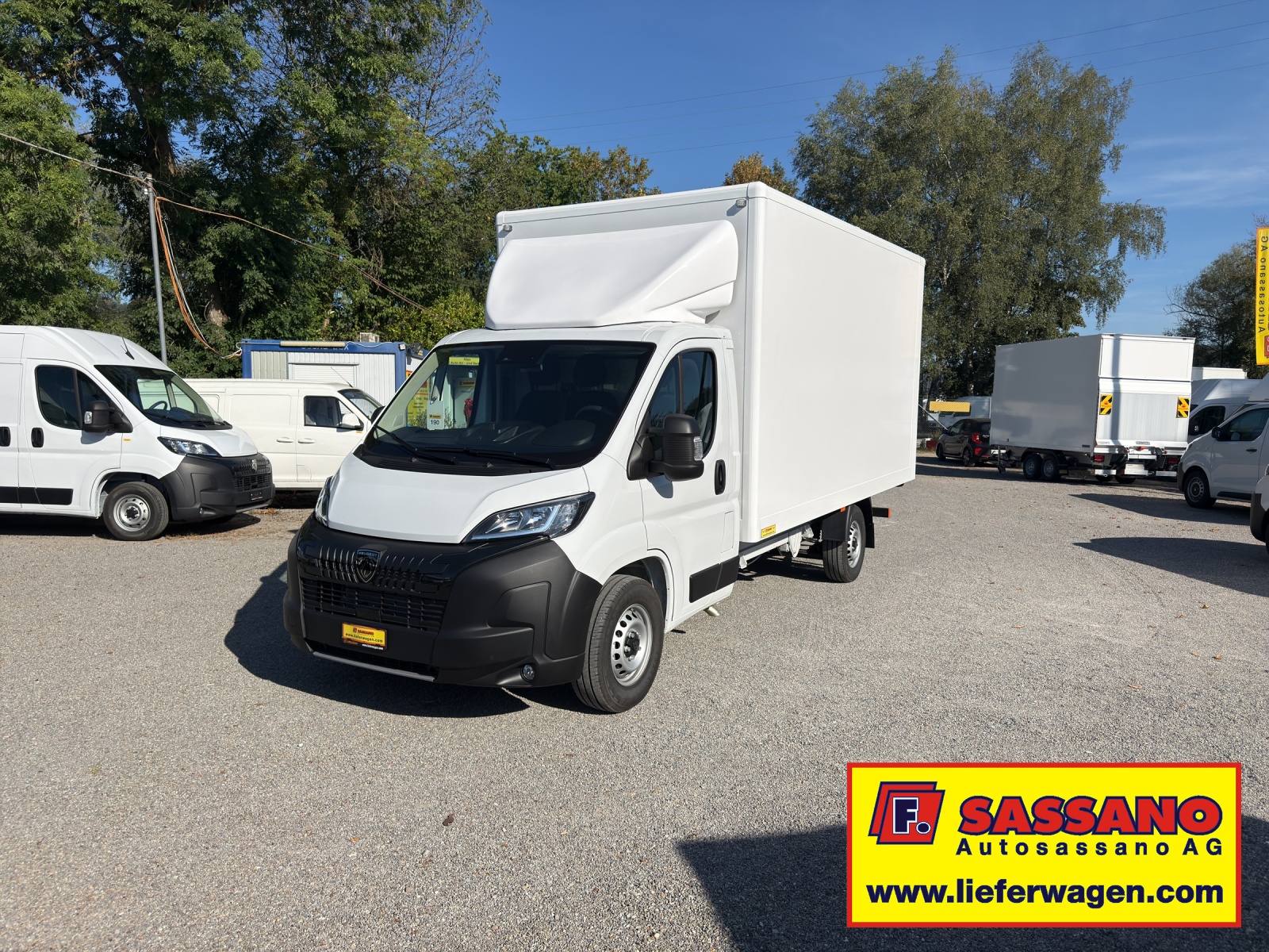 PEUGEOT Boxer 335 Heavy 2.2 BlueHID 140 Koffer mit Hebebühne - 2