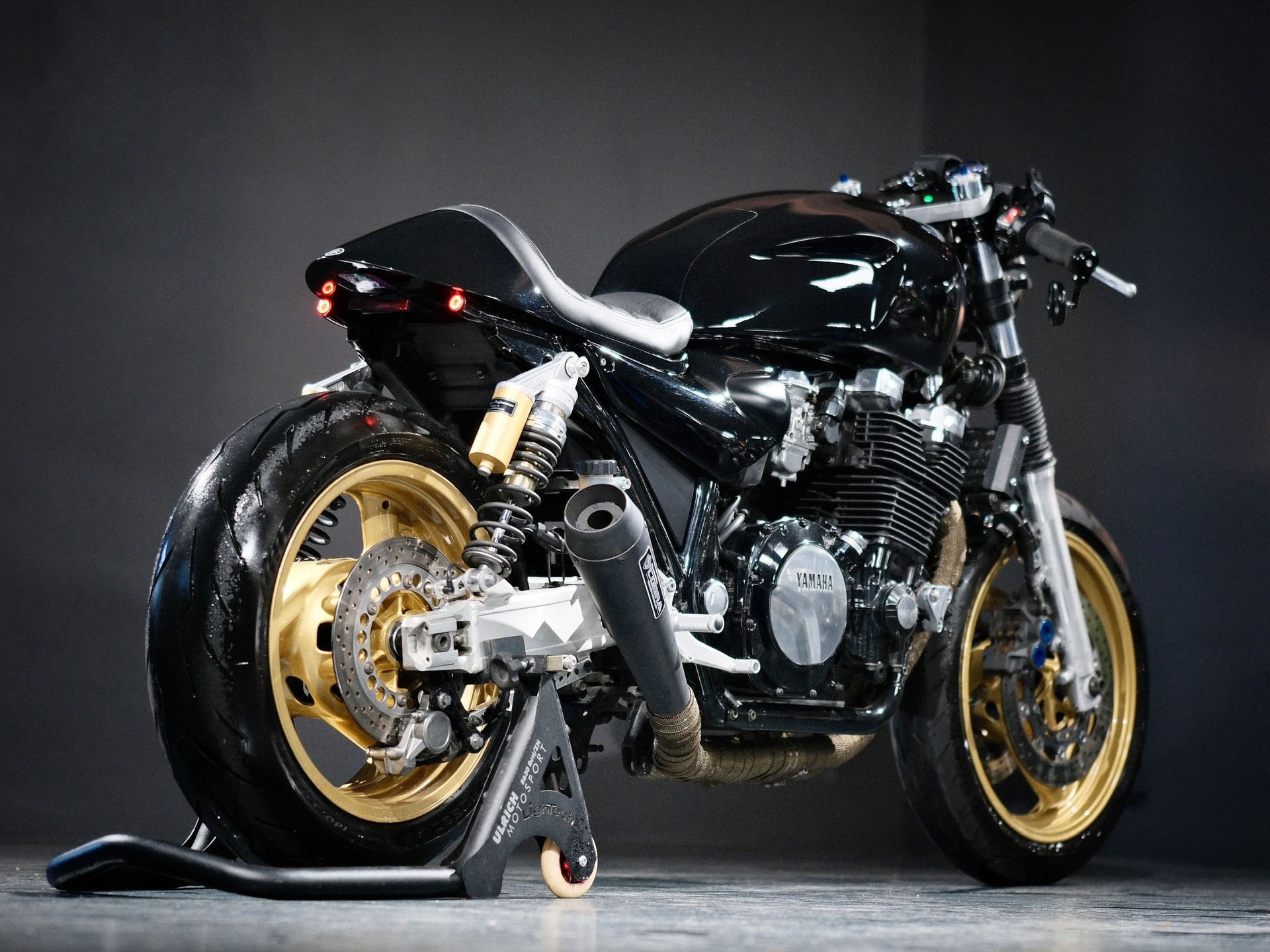 YAMAHA XJR 1300 SP - 2