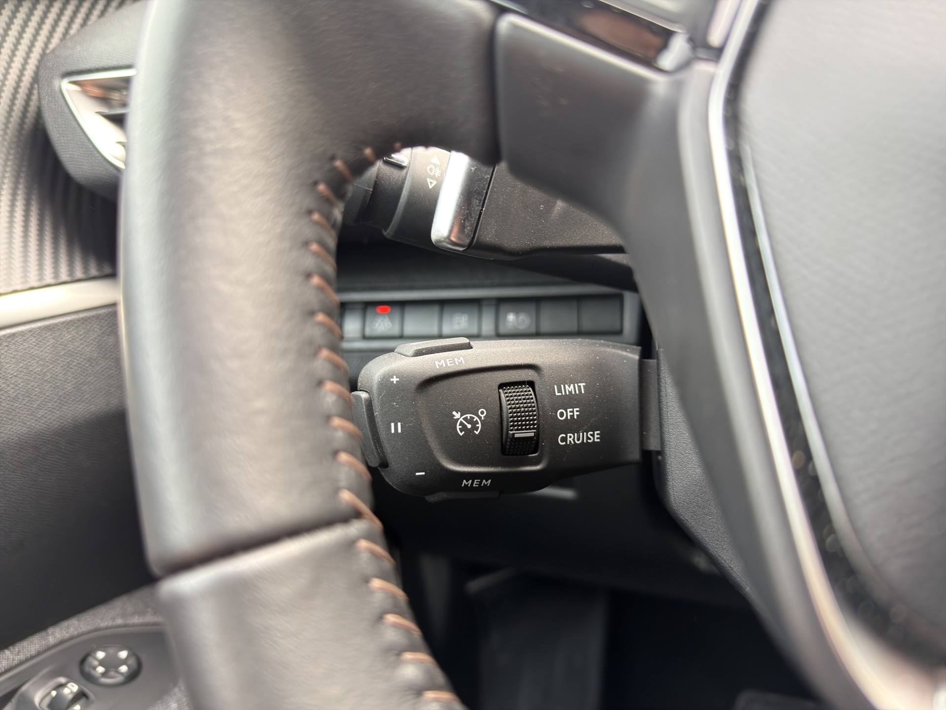 PEUGEOT 3008 1.6 Plug-in Hybrid Active Pack - 24