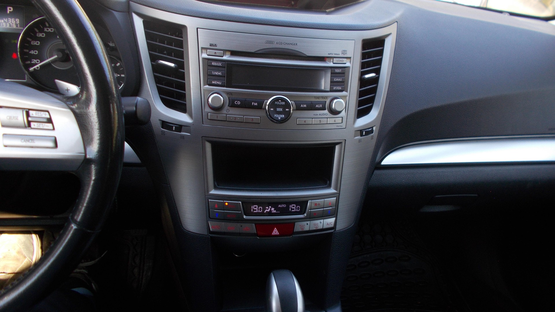 SUBARU Legacy 2.0i Swiss AWD Lineartronic - 10