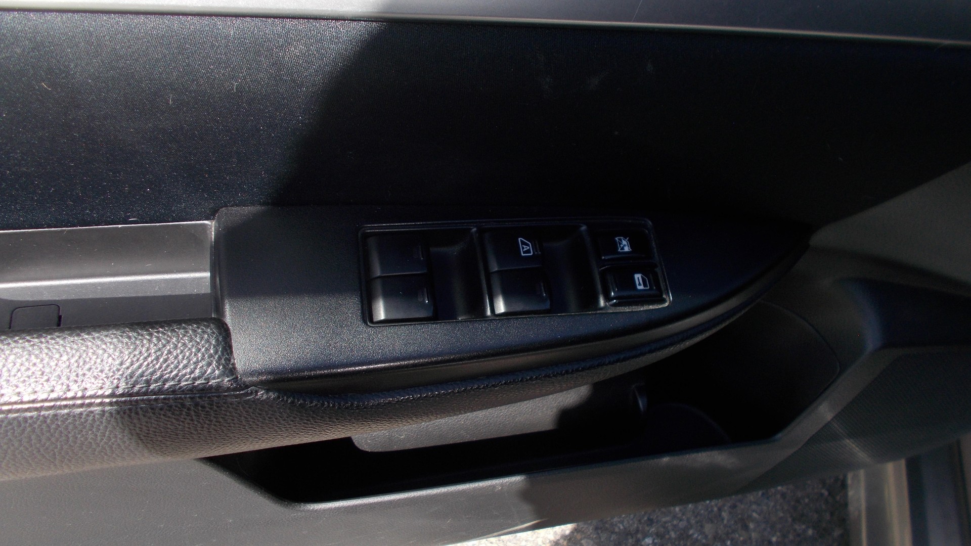 SUBARU Legacy 2.0i Swiss AWD Lineartronic - 6