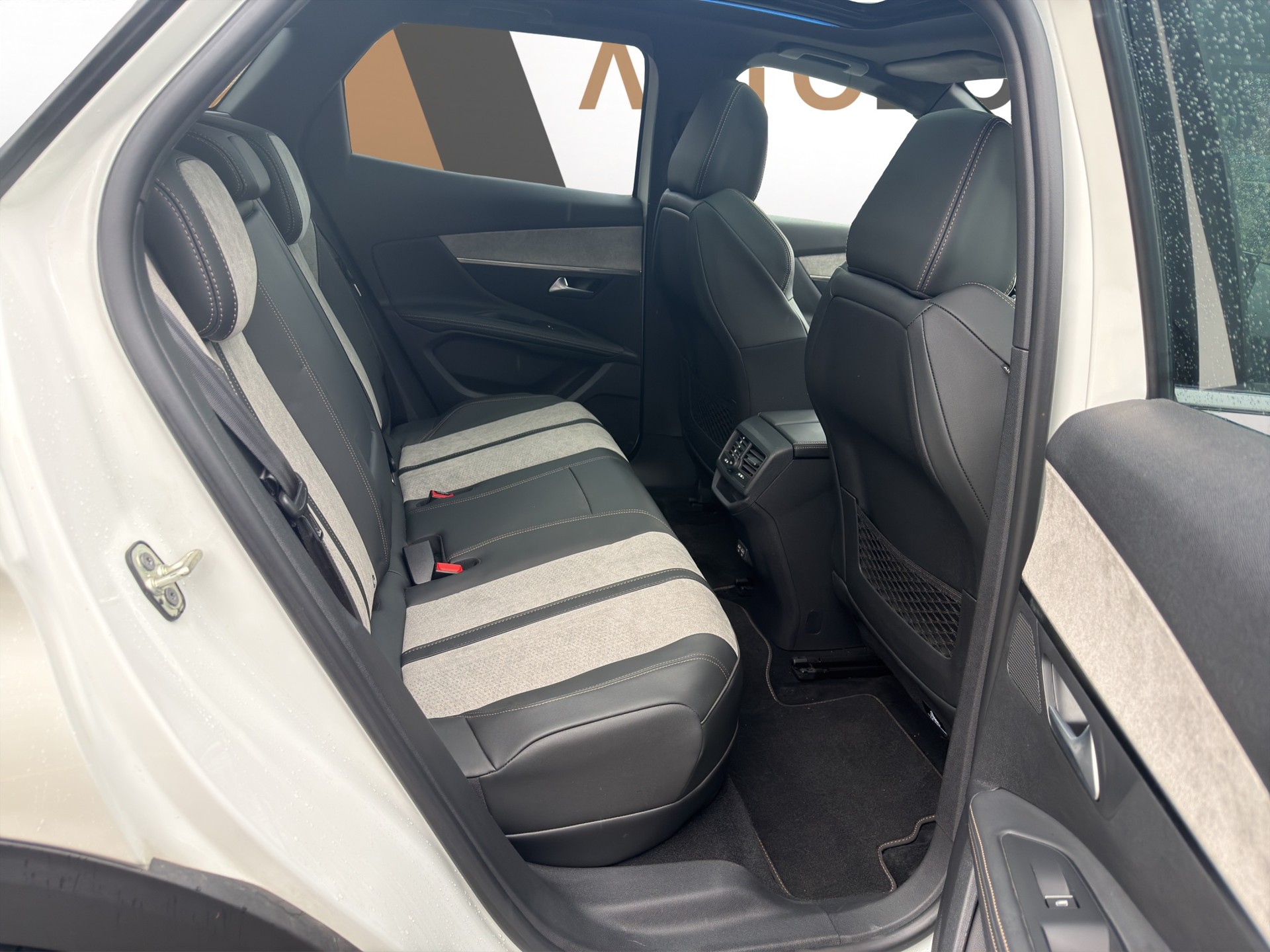 PEUGEOT 3008 1.6 Plug-in Hybrid4 GT Panoramadach - 12