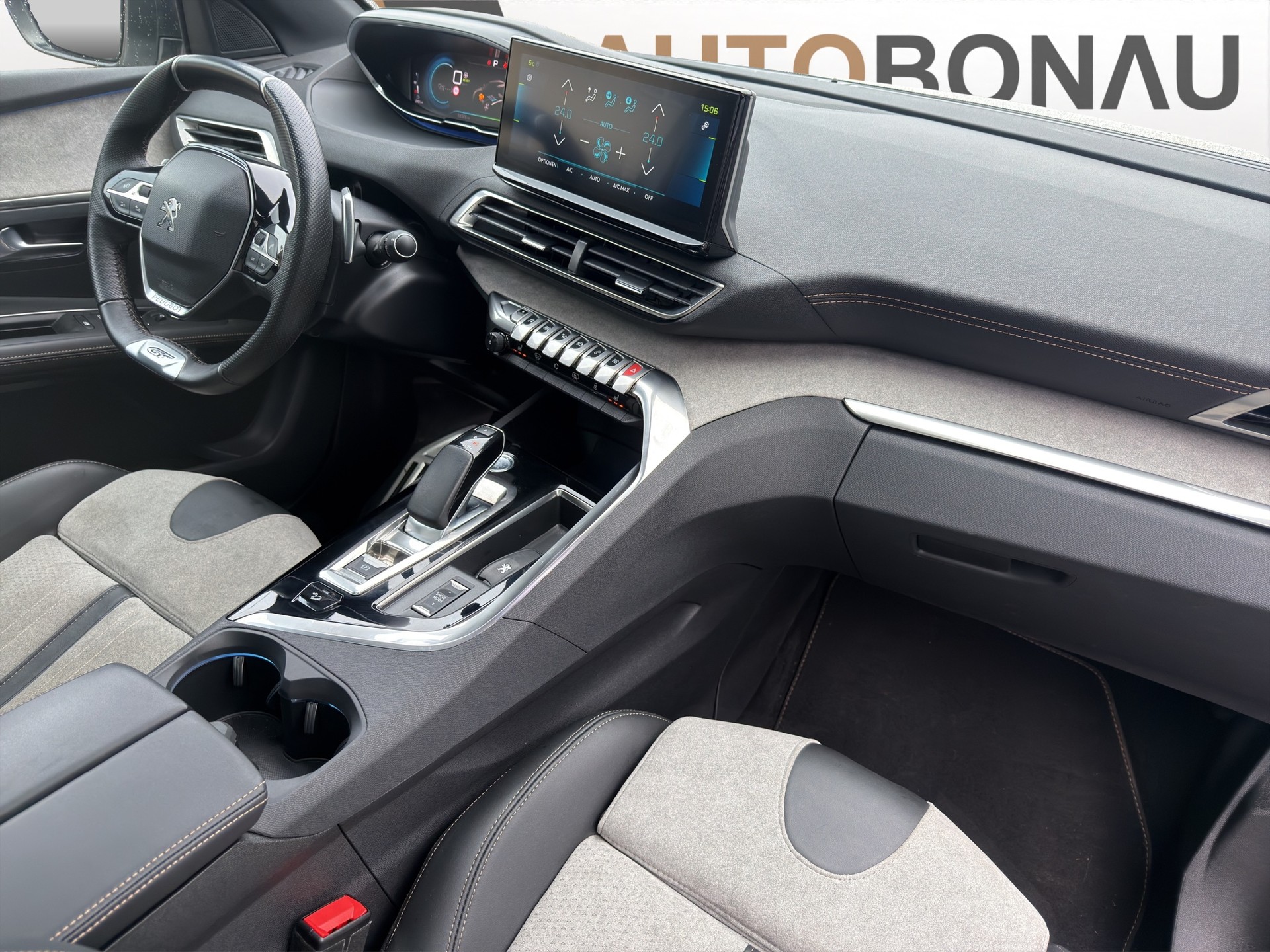 PEUGEOT 3008 1.6 Plug-in Hybrid4 GT Panoramadach - 11